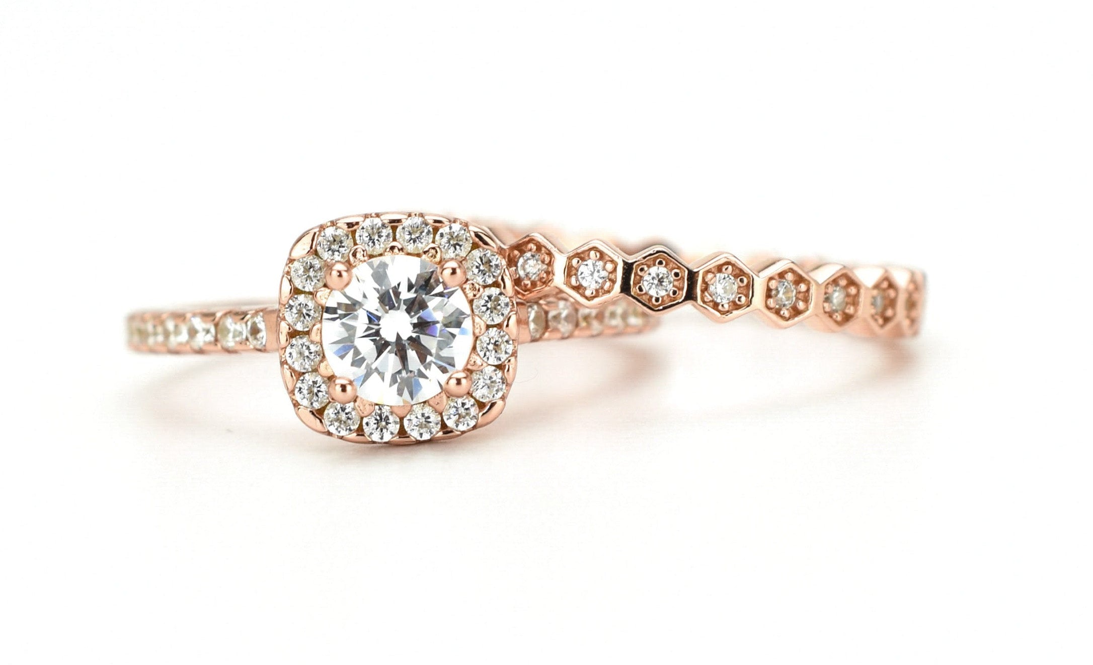 verlovingsring goud, gouden verlovingsring, zilveren verlovingsring, rosegouden verlovingsring, ring met stenen, solitaire zilveren ring met solitaire steen, vierkante ring, zilveren vierkante ring, gouden vierkante ring, ringenset goud, zilveren ringenset solitaire, Honeycomb Ring, Hexagon Ring