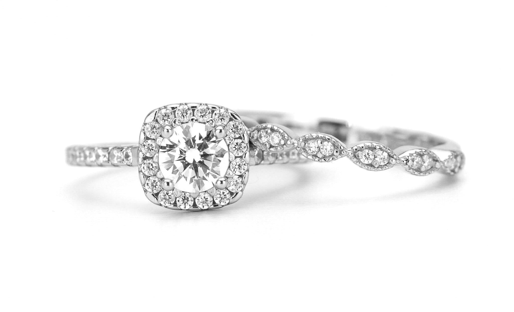 verlovingsring goud, gouden verlovingsring, zilveren verlovingsring, rosegouden verlovingsring, ring met stenen, solitaire zilveren ring met solitaire steen, vierkante ring, zilveren vierkante ring, gouden vierkante ring, ringenset goud, zilveren ringenset solitaire