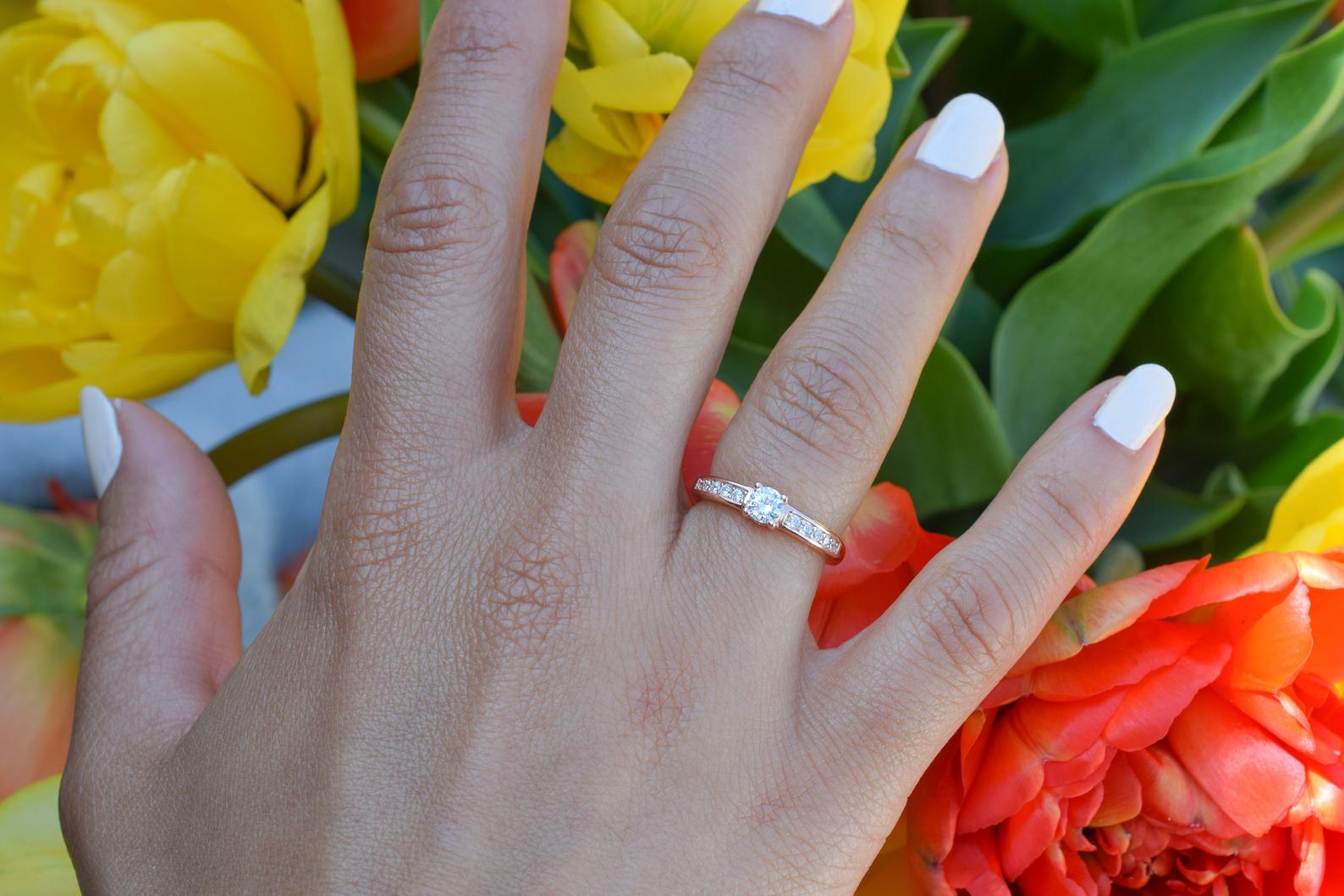 verlovingsring goud, gouden stenen ring, ring met stenen rosegoud, zilveren ring voor dames, zilveren verlovingsring, statement ring goud, solitaire ring zilver, 18k gouden ring met stenen