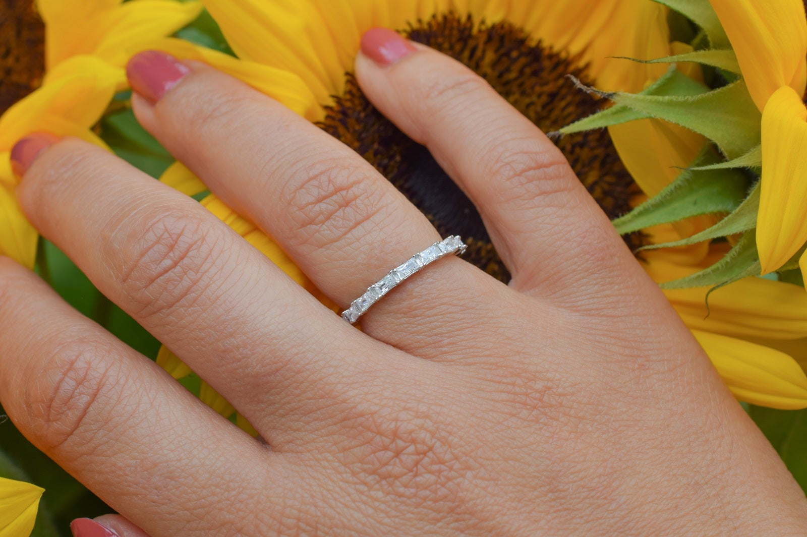 aanschuifring goud, gouden aanschuifring met stenen, verlovingsring zilver, zilveren ring, stapelring zilver, zilveren ring met diamant, vierkante stenen ring, infinity ring met stenen
