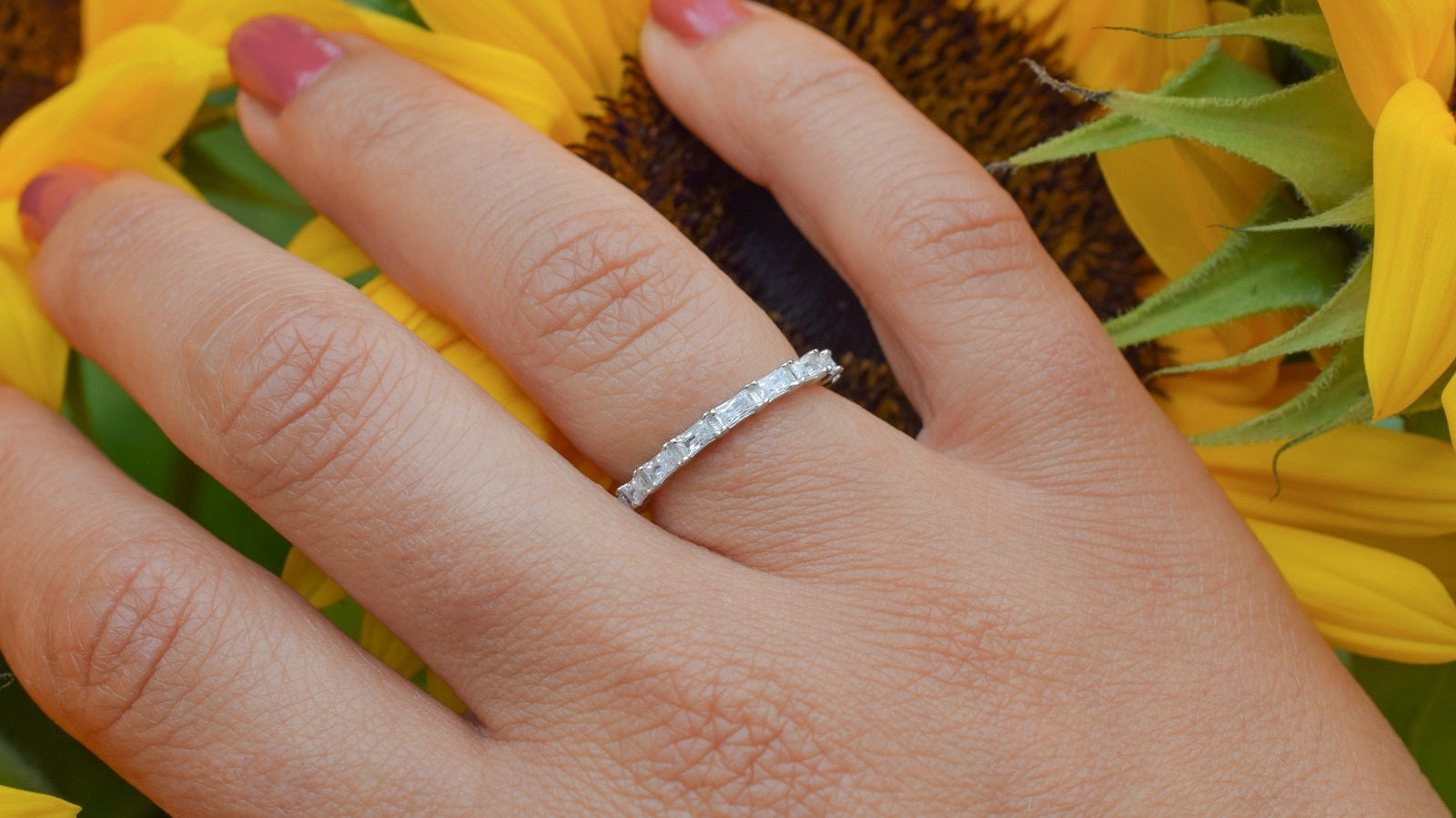 aanschuifring goud, gouden aanschuifring met stenen, verlovingsring zilver, zilveren ring, stapelring zilver, zilveren ring met diamant, vierkante stenen ring, infinity ring met stenen