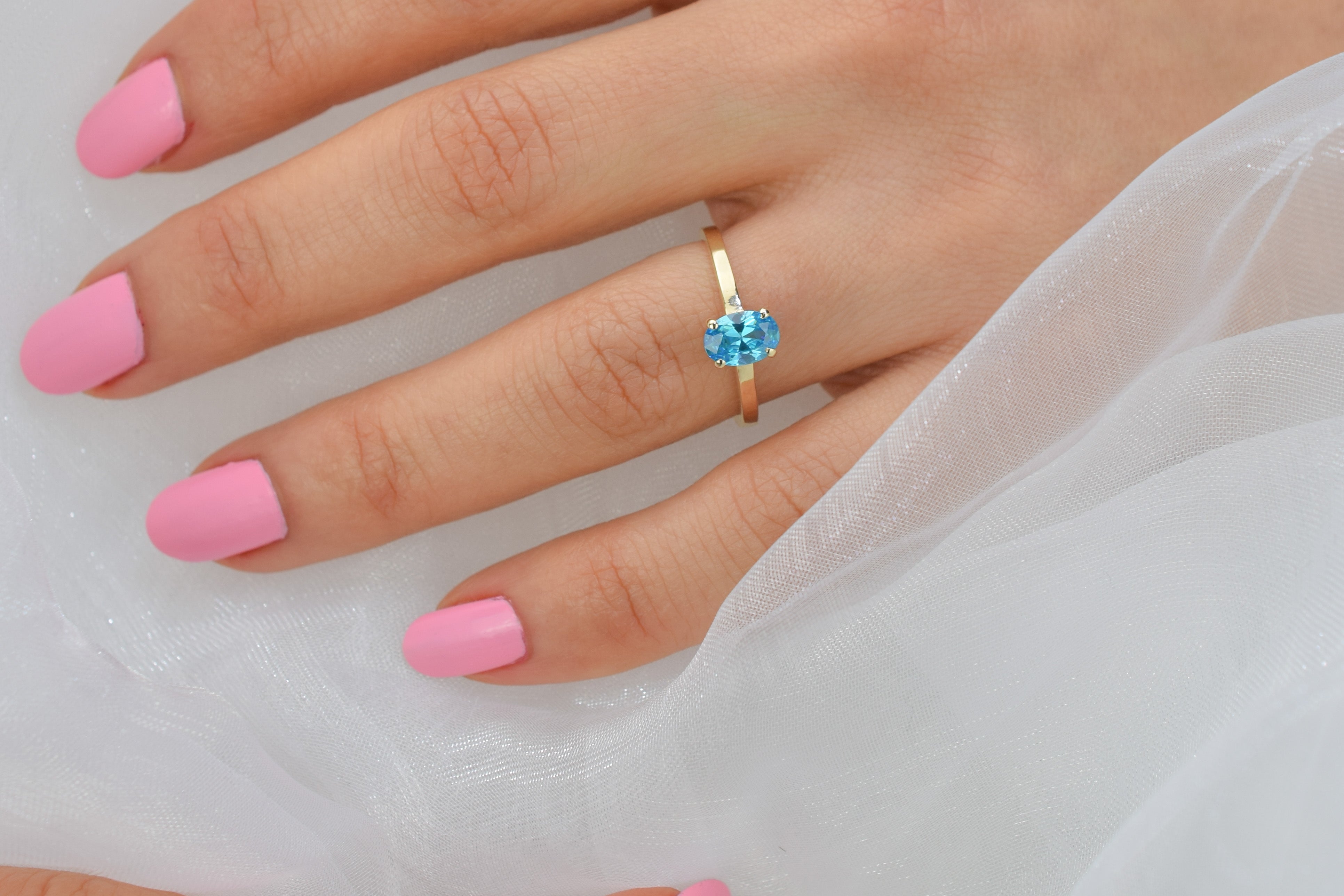 14k swarovski topaas ring, swarovski blauwe ring, 14k gouden ring, geboortesteen ring, 14k ovale topaas ring, natuurlijke topaas ring, birthstone ringen, geboortesteen ring, topaas ring goud, ovaal geslepen ring, 14k solitaire ring