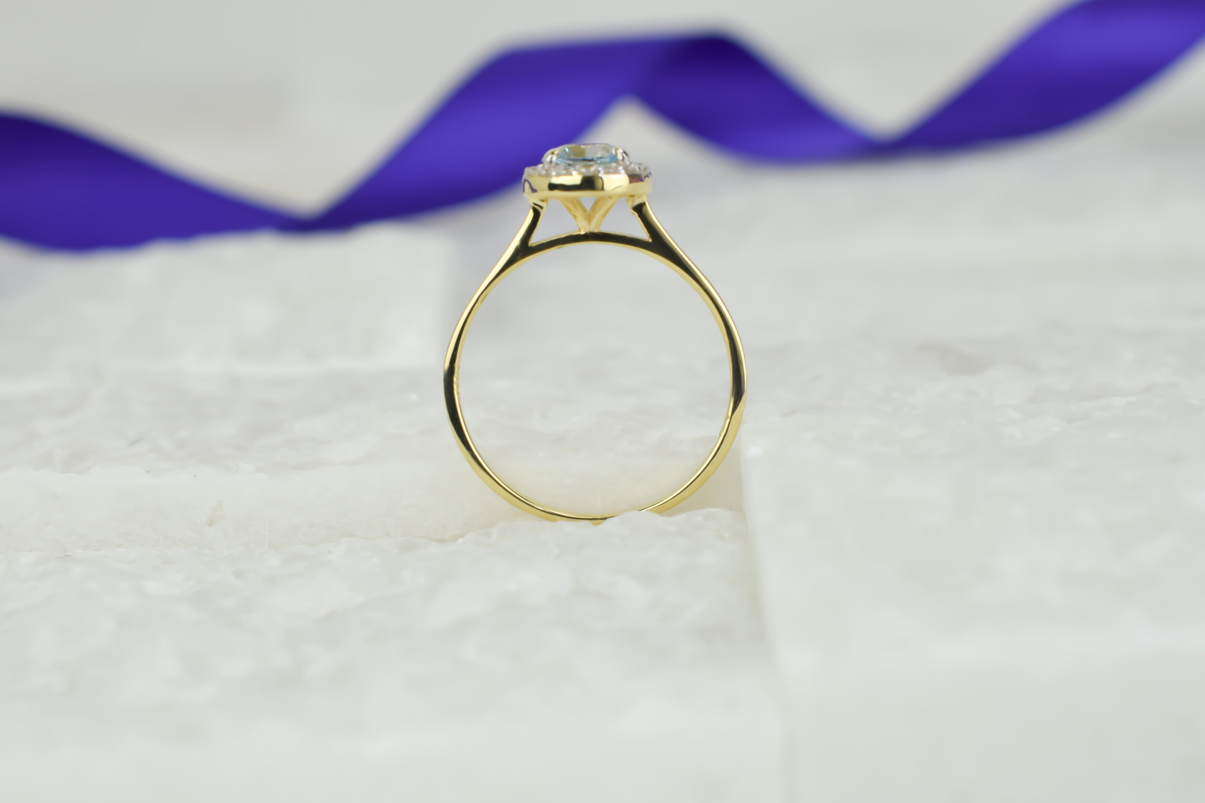 14k swarovski ring, swarovski goud, swarovski topaas ring, ring birthstone, november geboortesteen, ronde topaas ring, 14k gouden ring, 14k ronde blauwe steen ring