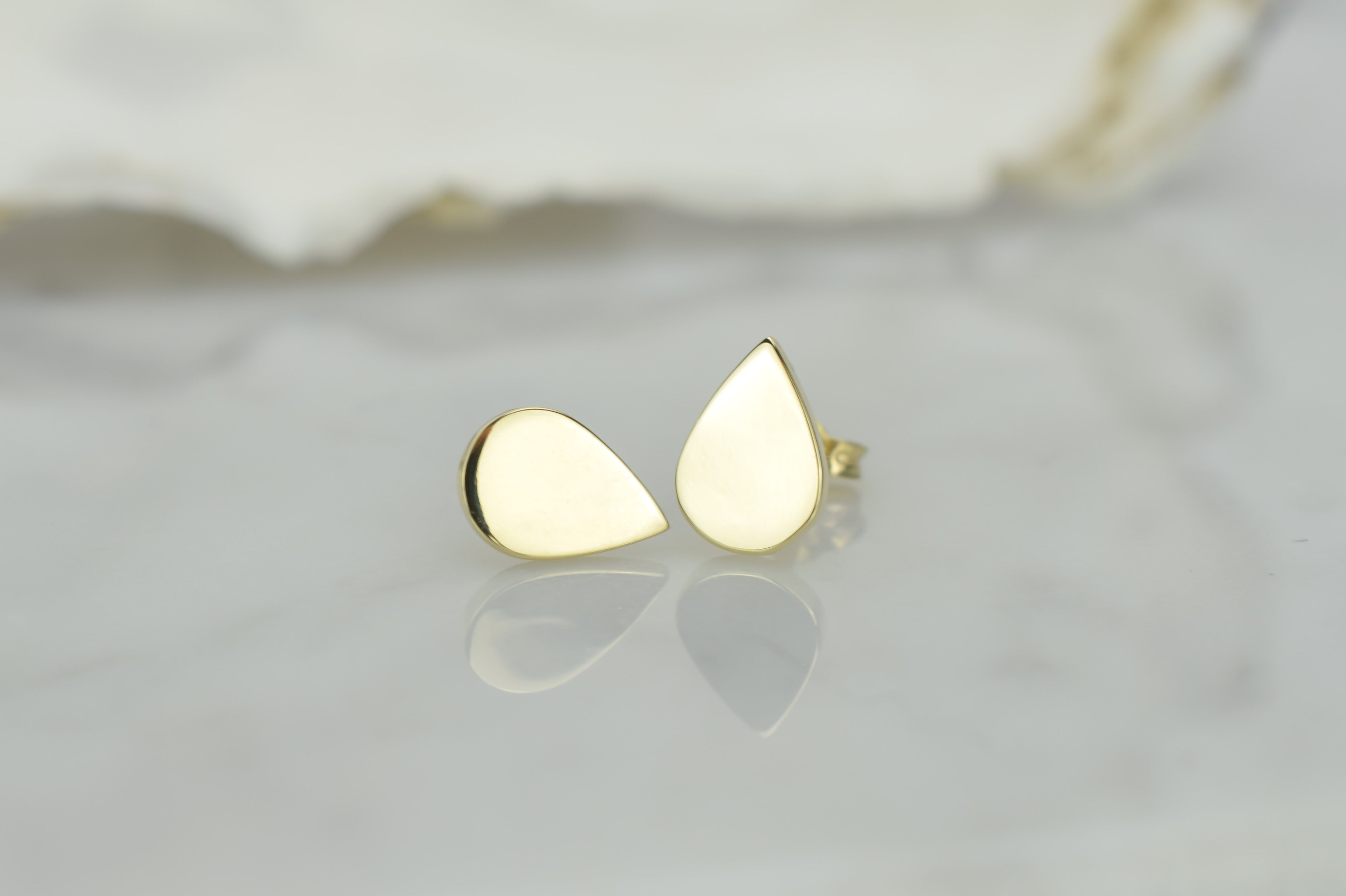 14 karaat goud oorknoppen, oorknoppen 14k druppelvormige, kleine oorbellen voor dames, traanvormige oorbellen