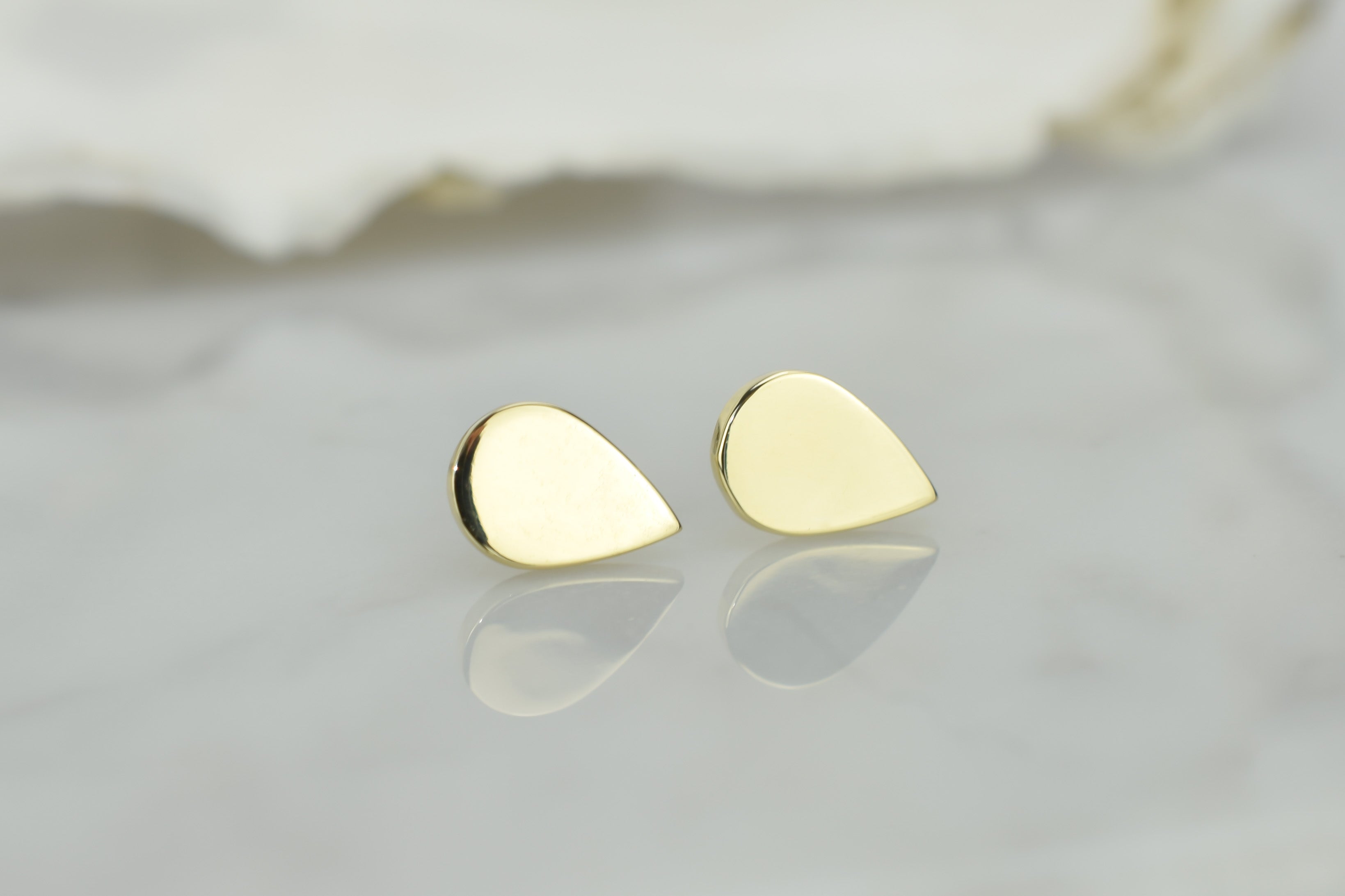 14 karaat goud oorknoppen, oorknoppen 14k druppelvormige, kleine oorbellen voor dames, traanvormige oorbellen