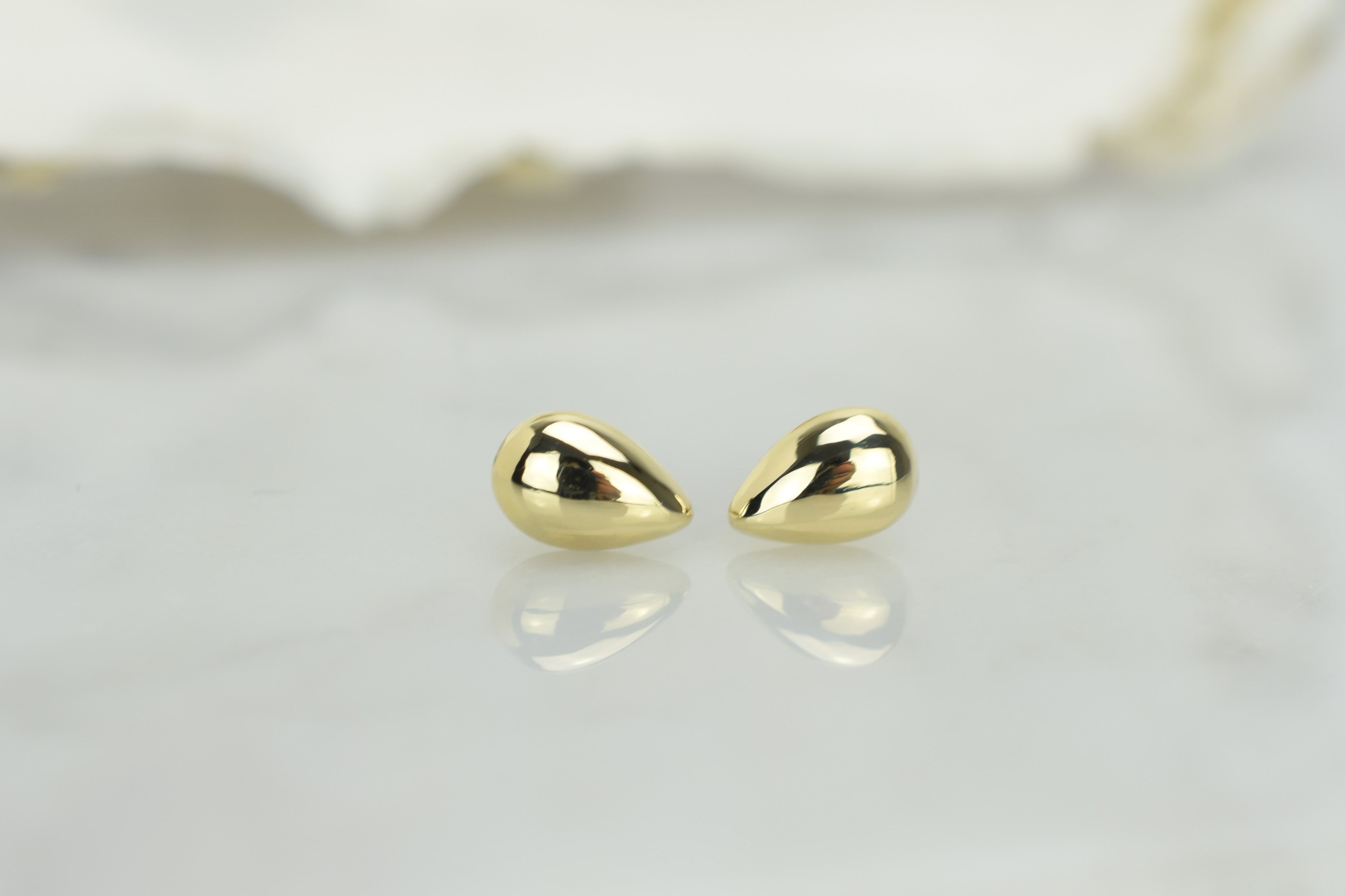 14 karaat goud oorknoppen, oorknoppen 14k druppelvormige, kleine oorbellen voor dames, traanvormige oorbellen