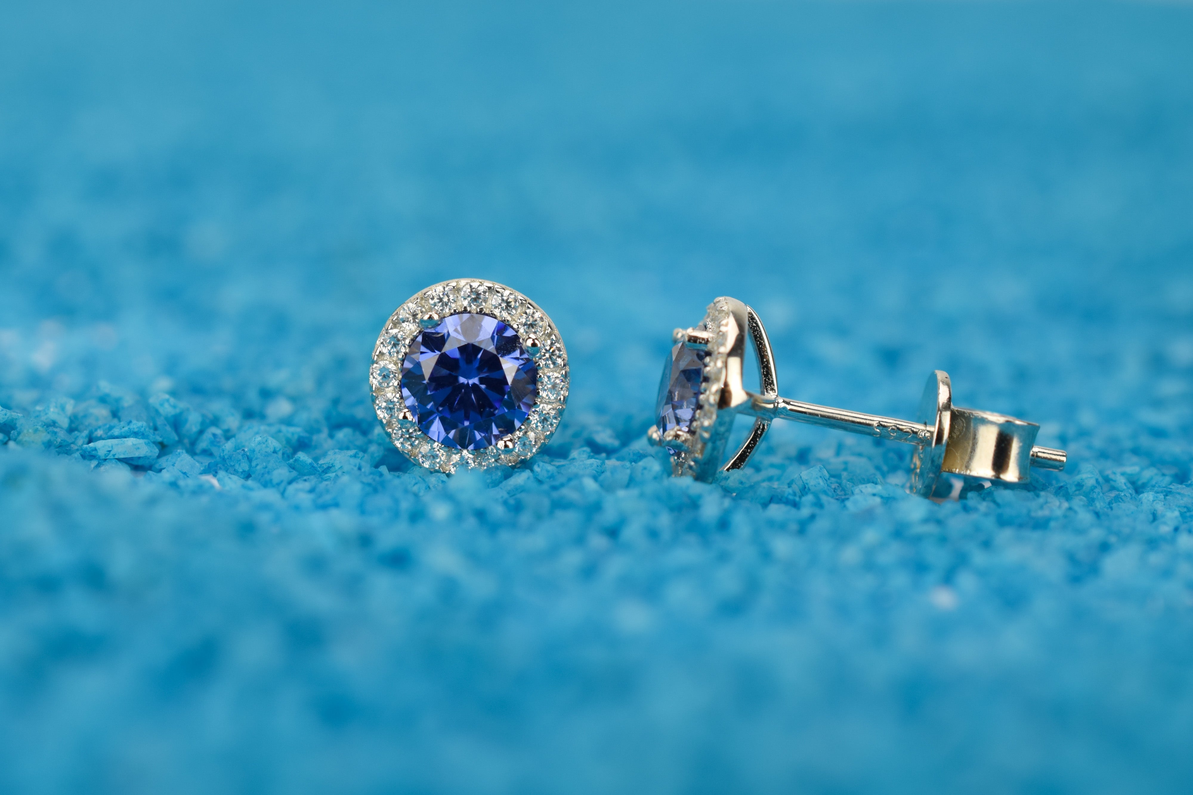 Tanaziet oorbellen, blauwe tanaziet oorknoppen, gouden tanaziet oorknoppen, oorbellen birthstone, geboortestenen oorbellen, blauwe oorbellen, blauwe oorbellen tanaziet, paarse oorbellen, violette oorbellen, roze gouden oorbellen blauw, zilveren birthstone sieraden