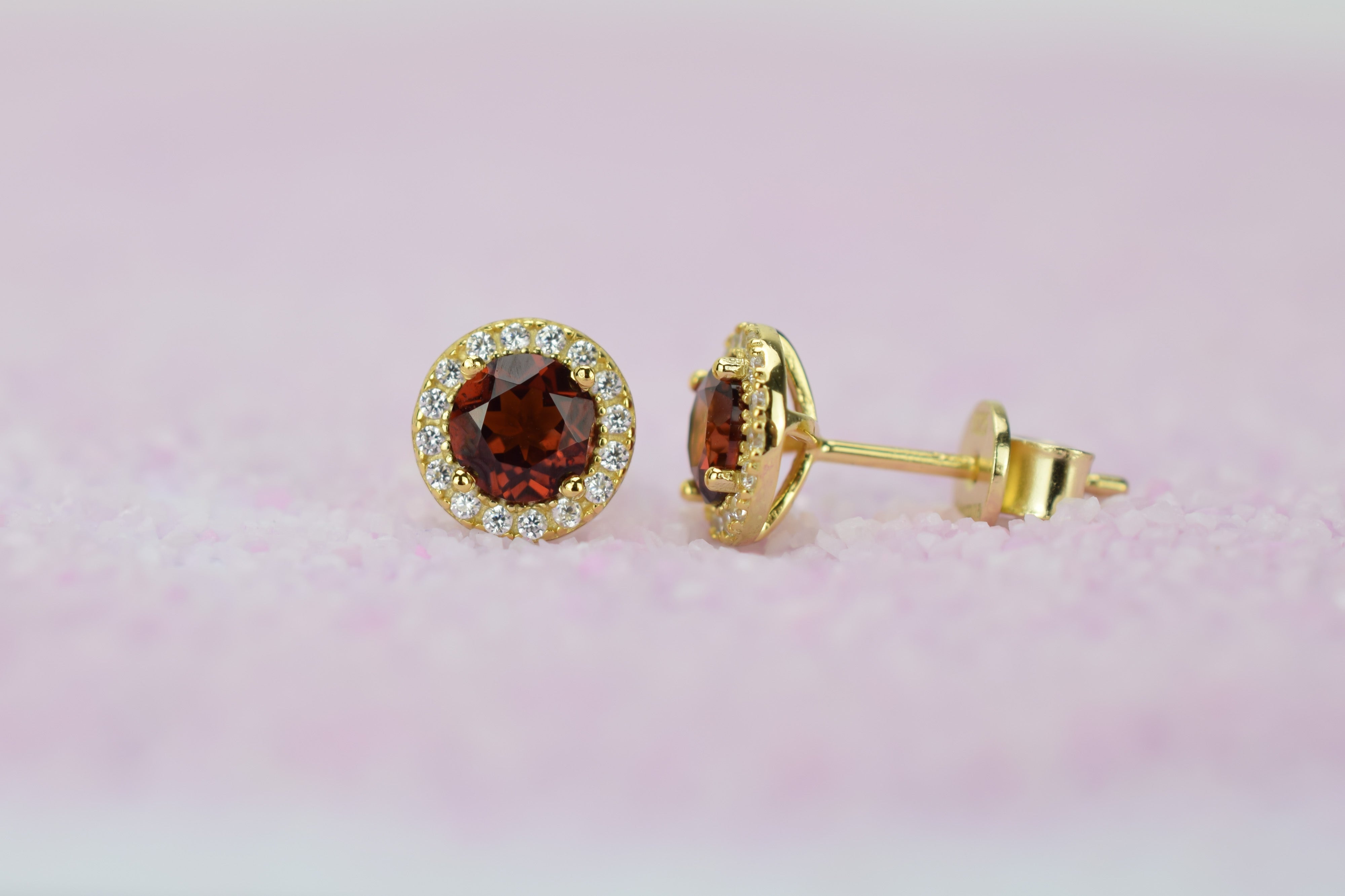 Granaat oorbellen, Granaat geboorte stenen, Granaat zilveren oorbellen, birthstone oorbellen, geboortesteen oorbellen, januari stenen, zilveren geboorte stenen, geboorte stenen sieraden, birthstone stenen