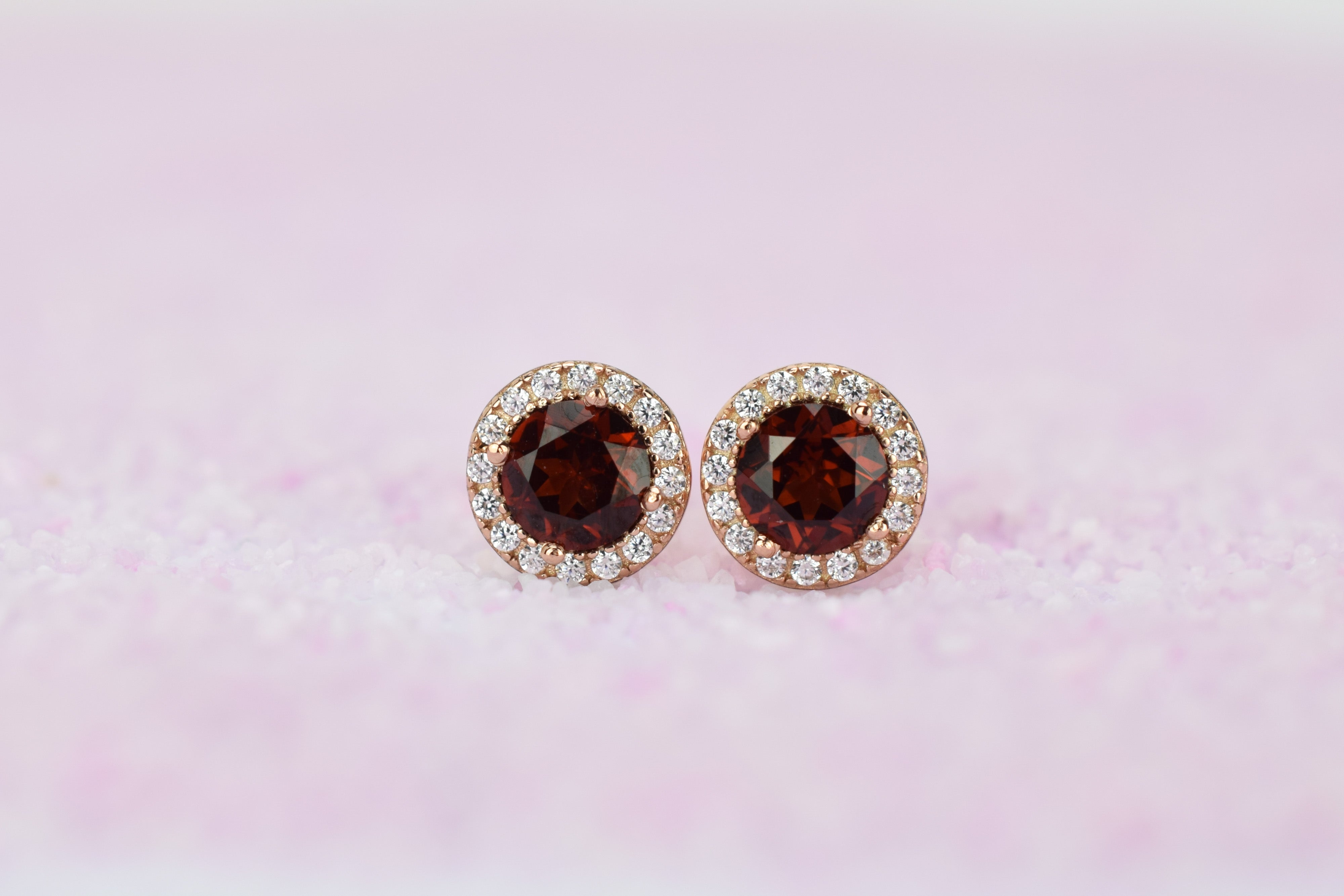 Granaat oorbellen, Granaat geboorte stenen, Granaat zilveren oorbellen, birthstone oorbellen, geboortesteen oorbellen, januari stenen, zilveren geboorte stenen, geboorte stenen sieraden, birthstone stenen