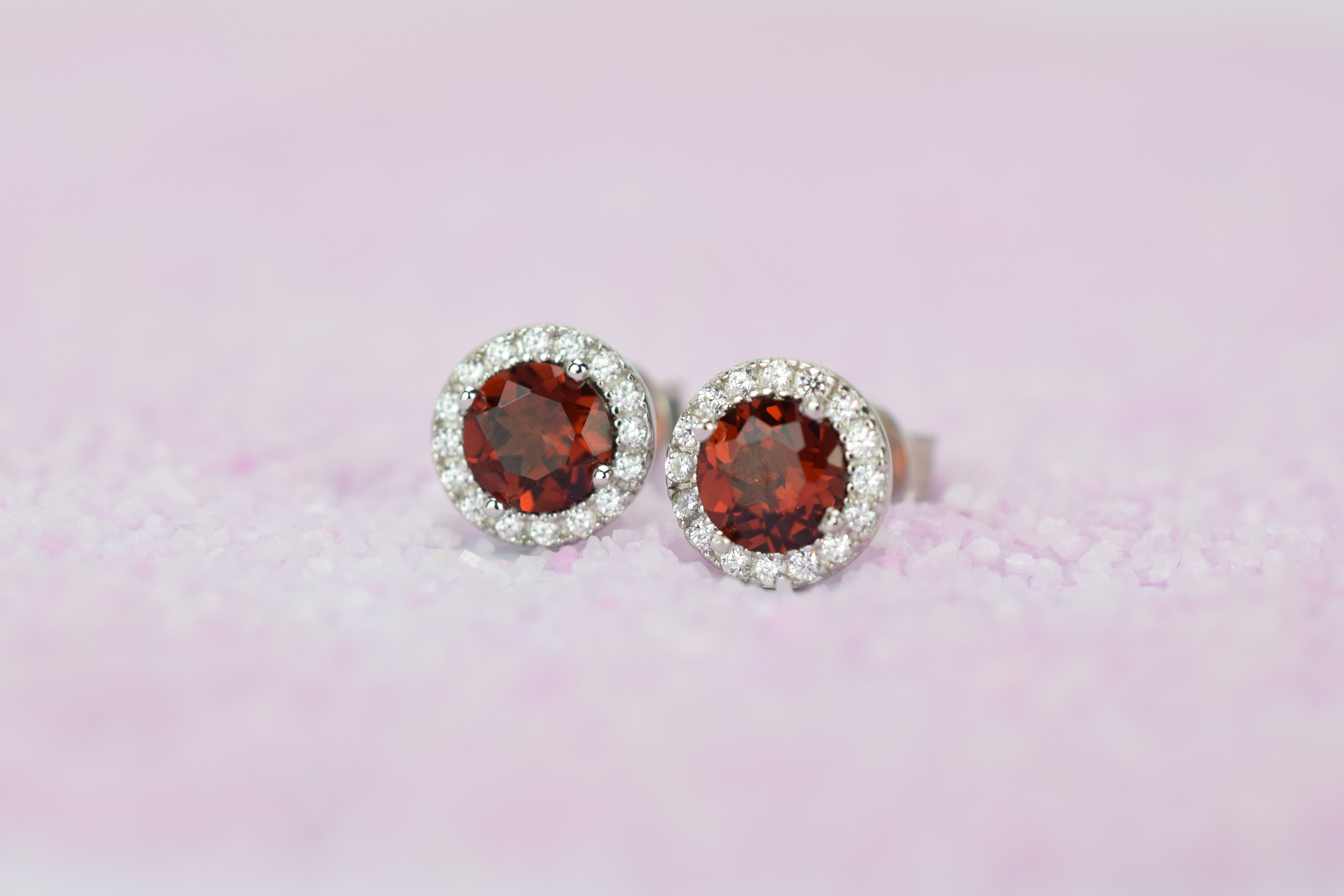 Granaat oorbellen, Granaat geboorte stenen, Granaat zilveren oorbellen, birthstone oorbellen, geboortesteen oorbellen, januari stenen, zilveren geboorte stenen, geboorte stenen sieraden, birthstone stenen