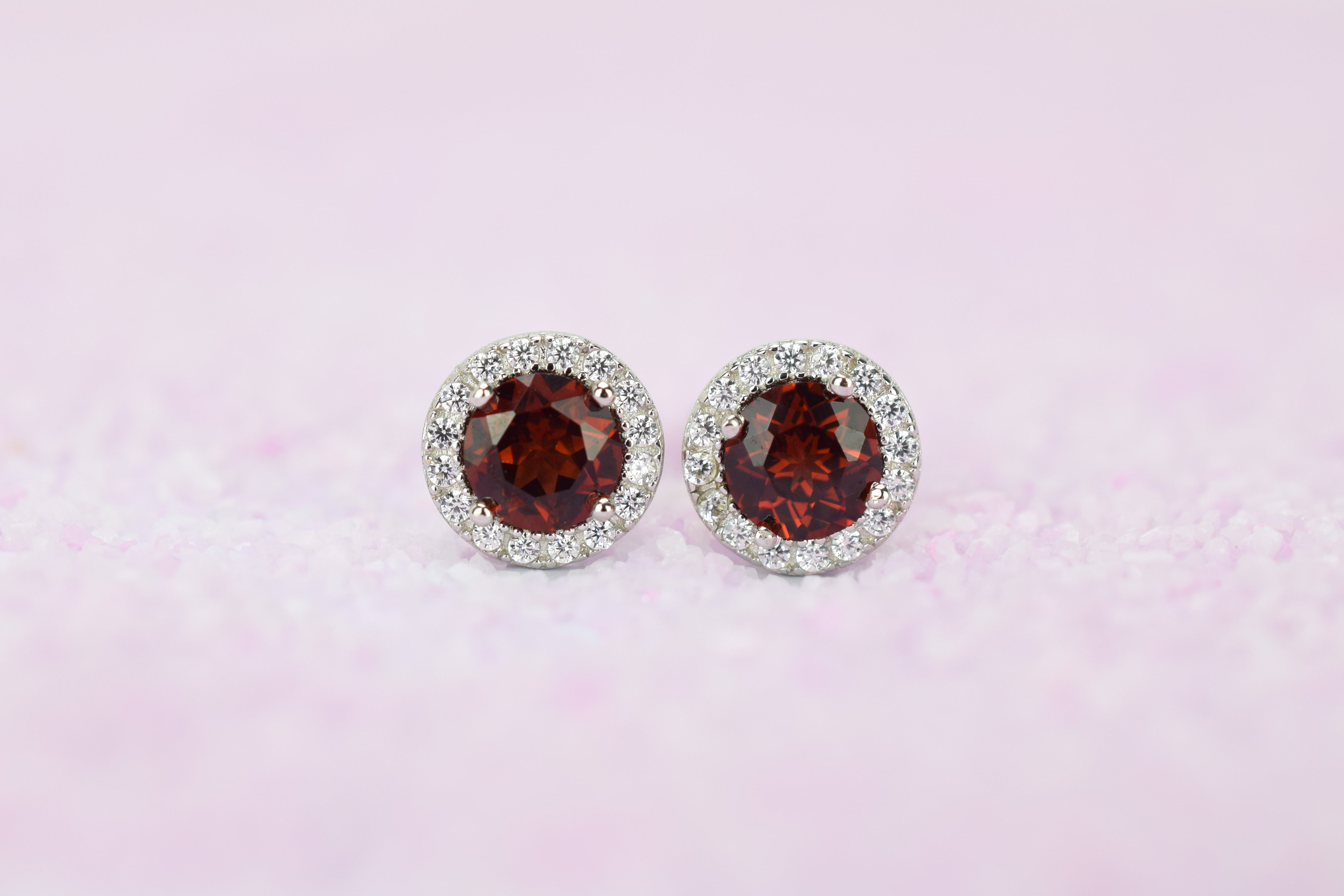 Granaat oorbellen, Granaat geboorte stenen, Granaat zilveren oorbellen, birthstone oorbellen, geboortesteen oorbellen, januari stenen, zilveren geboorte stenen, geboorte stenen sieraden, birthstone stenen