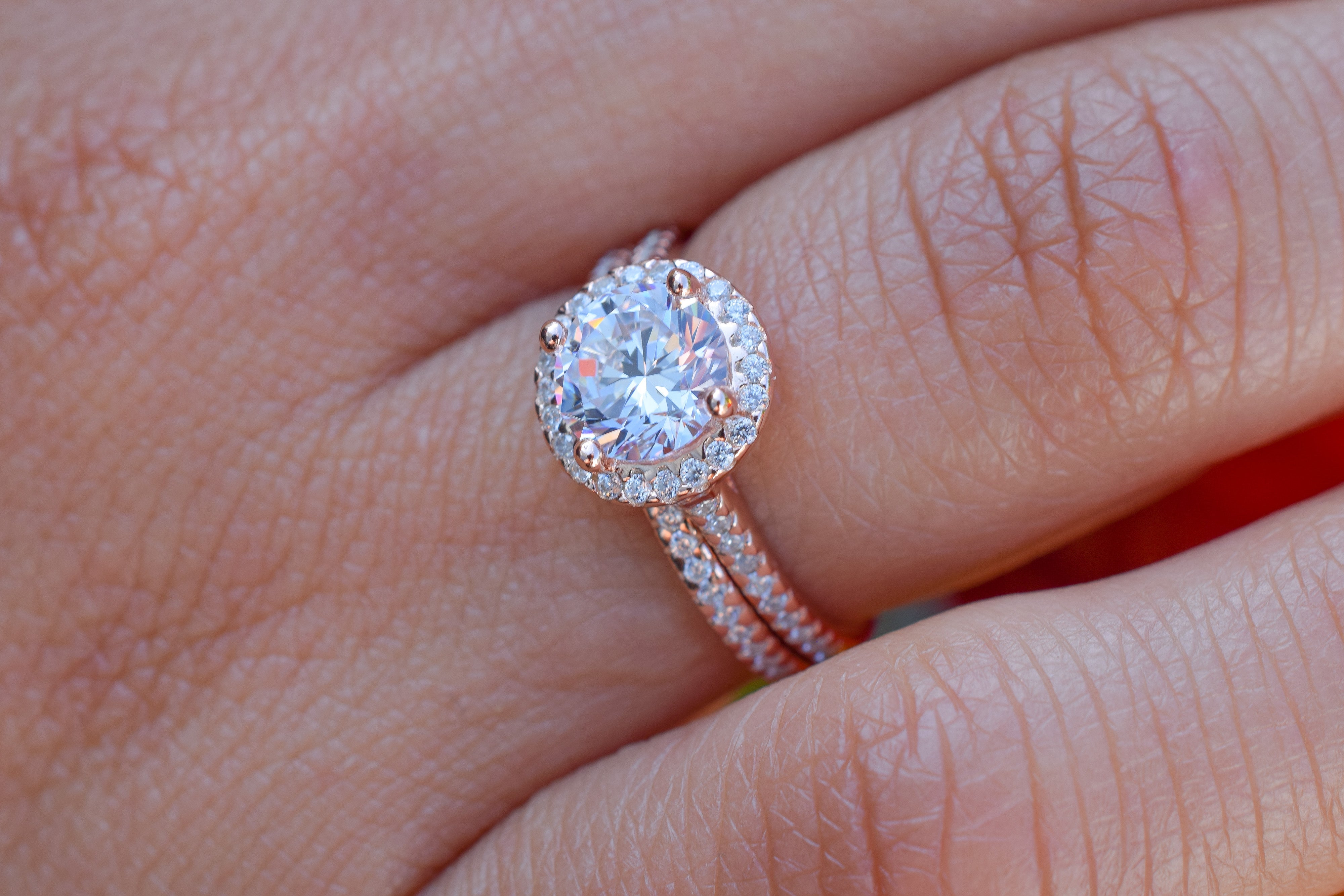 verlovingsring goud, gouden verlovingsring, zilveren verlovingsring, rosegouden verlovingsring, ring met stenen, solitaire zilveren ring met solitaire steen, vierkante ring, zilveren vierkante ring, gouden vierkante ring, ringenset goud, zilveren ringenset solitaire, Ringset