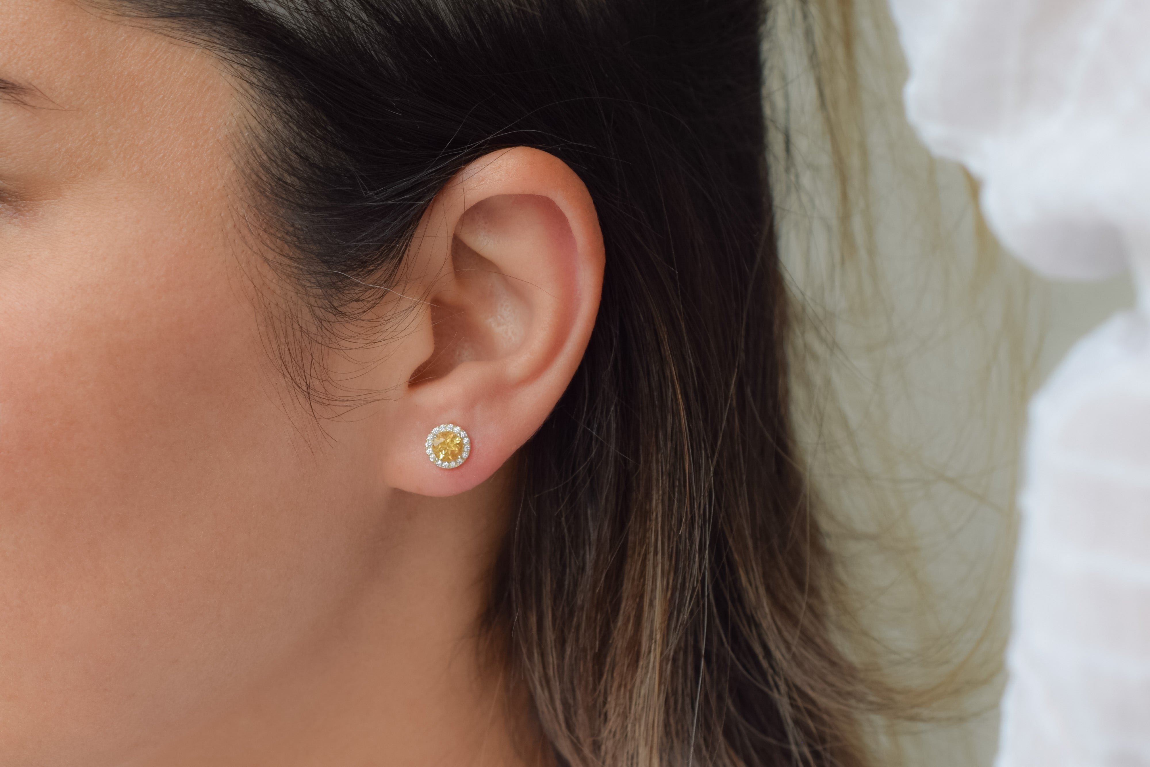 18k citrine oorknoppen, citrine oorknoppen, ronde gele oorknoppen, november oorbellen, birthstone oorknoppen, geboortesteen oorbellen, ronde gouden oorbellen, zilveren oorbellen, bemyjewels 