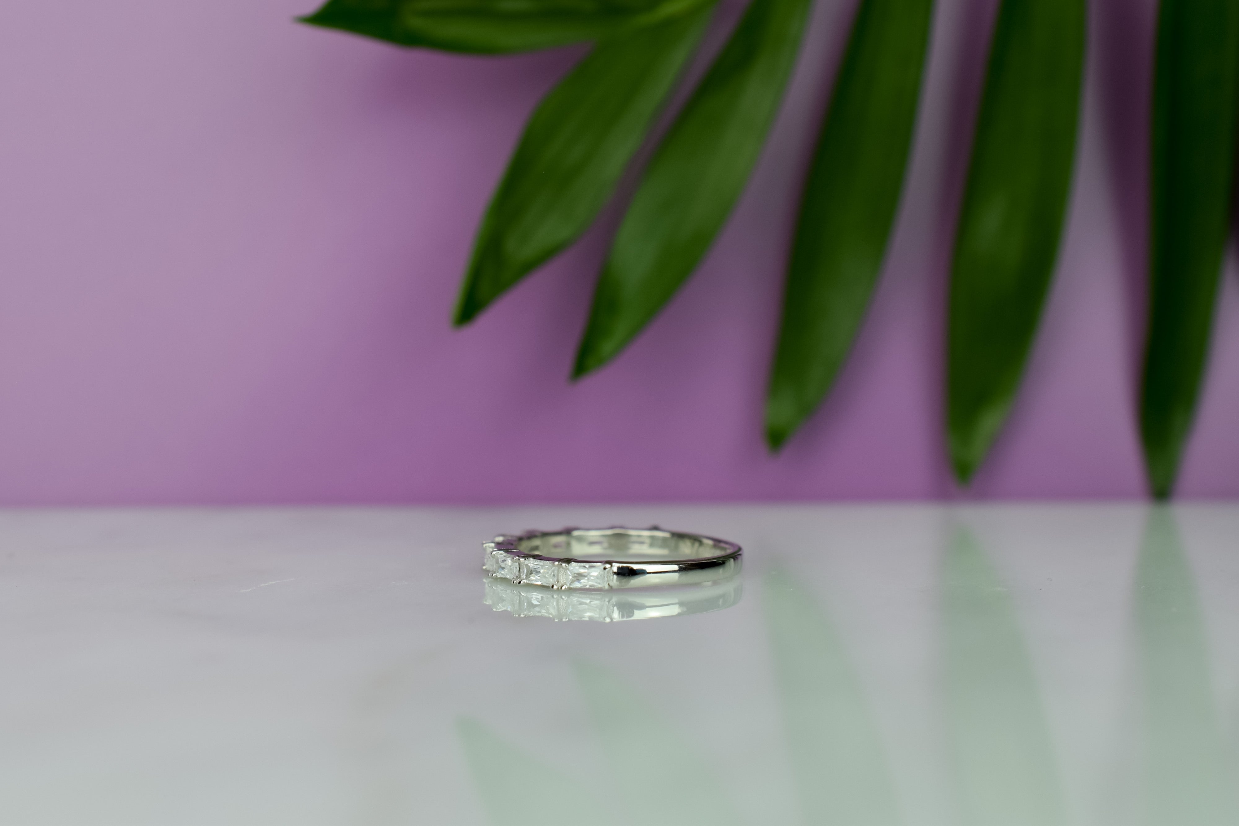 aanschuifring goud, gouden aanschuifring met stenen, verlovingsring zilver, zilveren ring, stapelring zilver, zilveren ring met diamant, vierkante stenen ring, infinity ring met stenen