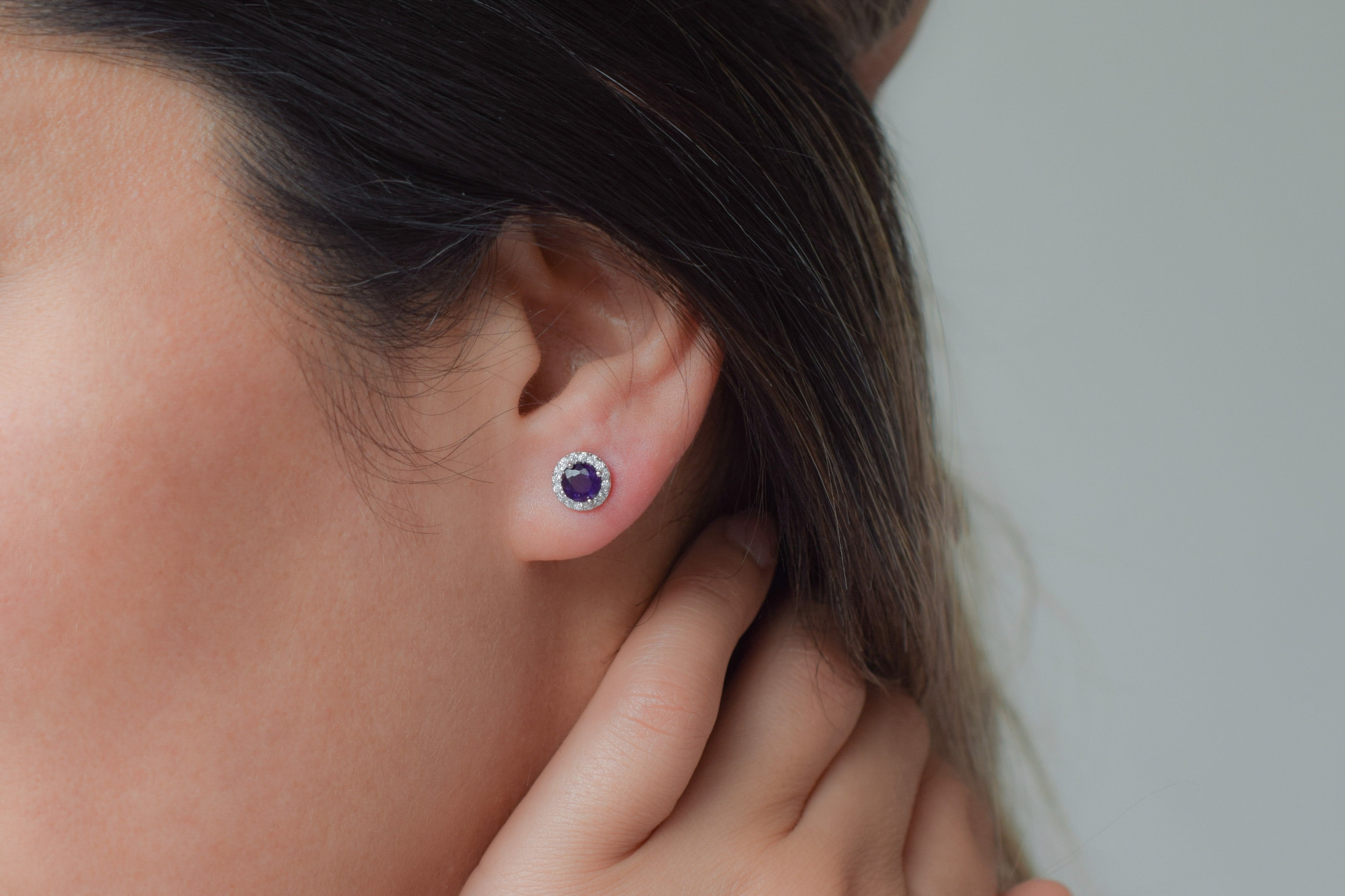 Amethist oorknoppen, bemyjewels, verona, halo oorknoppen, paarse oorbellen, zilveren oorbellen, amethist ronde oorbellen, geboortesteen oorknoppen, amethist birthstone jewelry, sieraden, fine jewelry