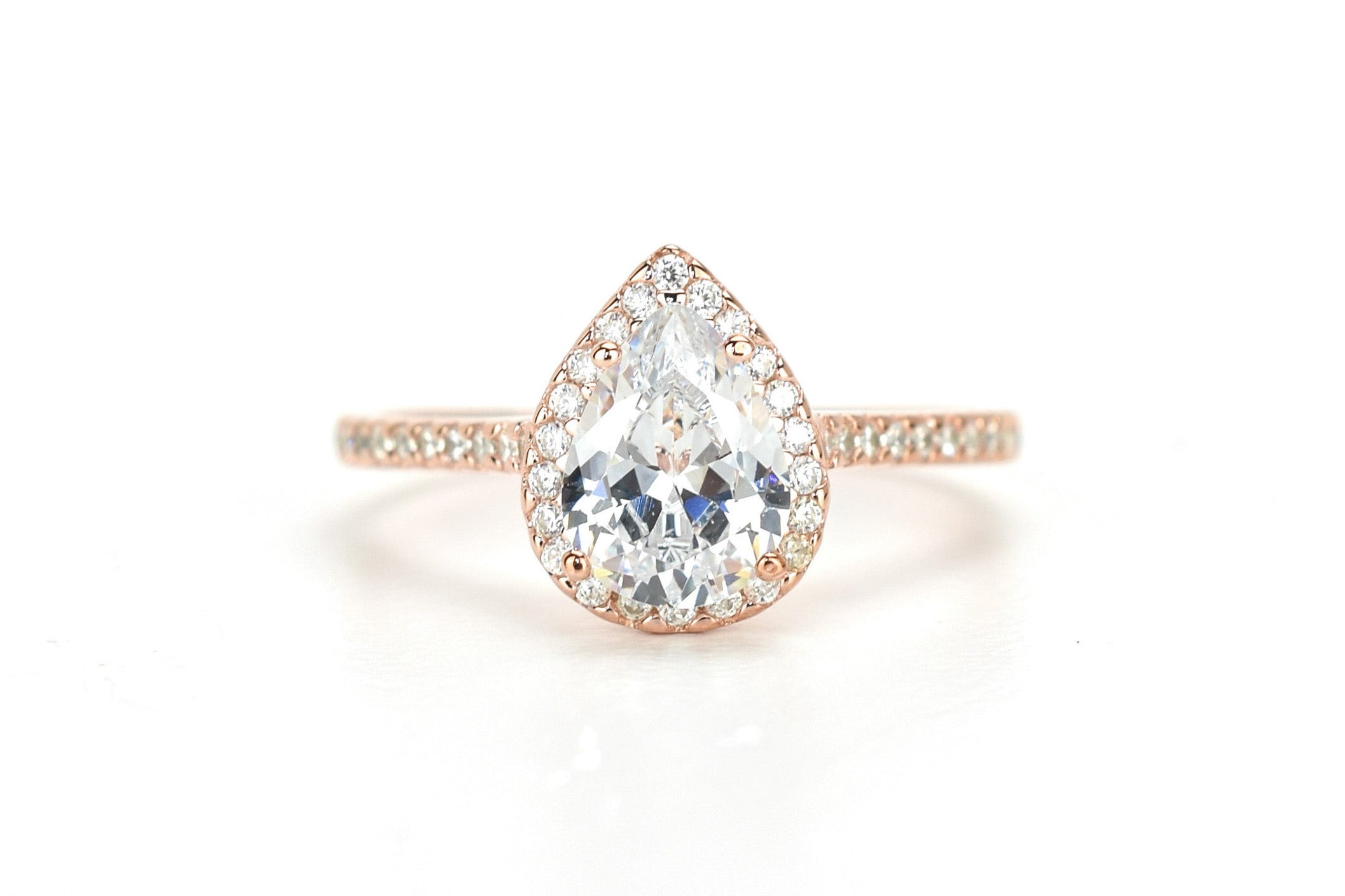 Peervormige ring met stenen, rose ring met stenen, peer ring rosegoud, verlovingsring dames, ring peervormige steen, druppelvormige ring met steen, trouwring goud