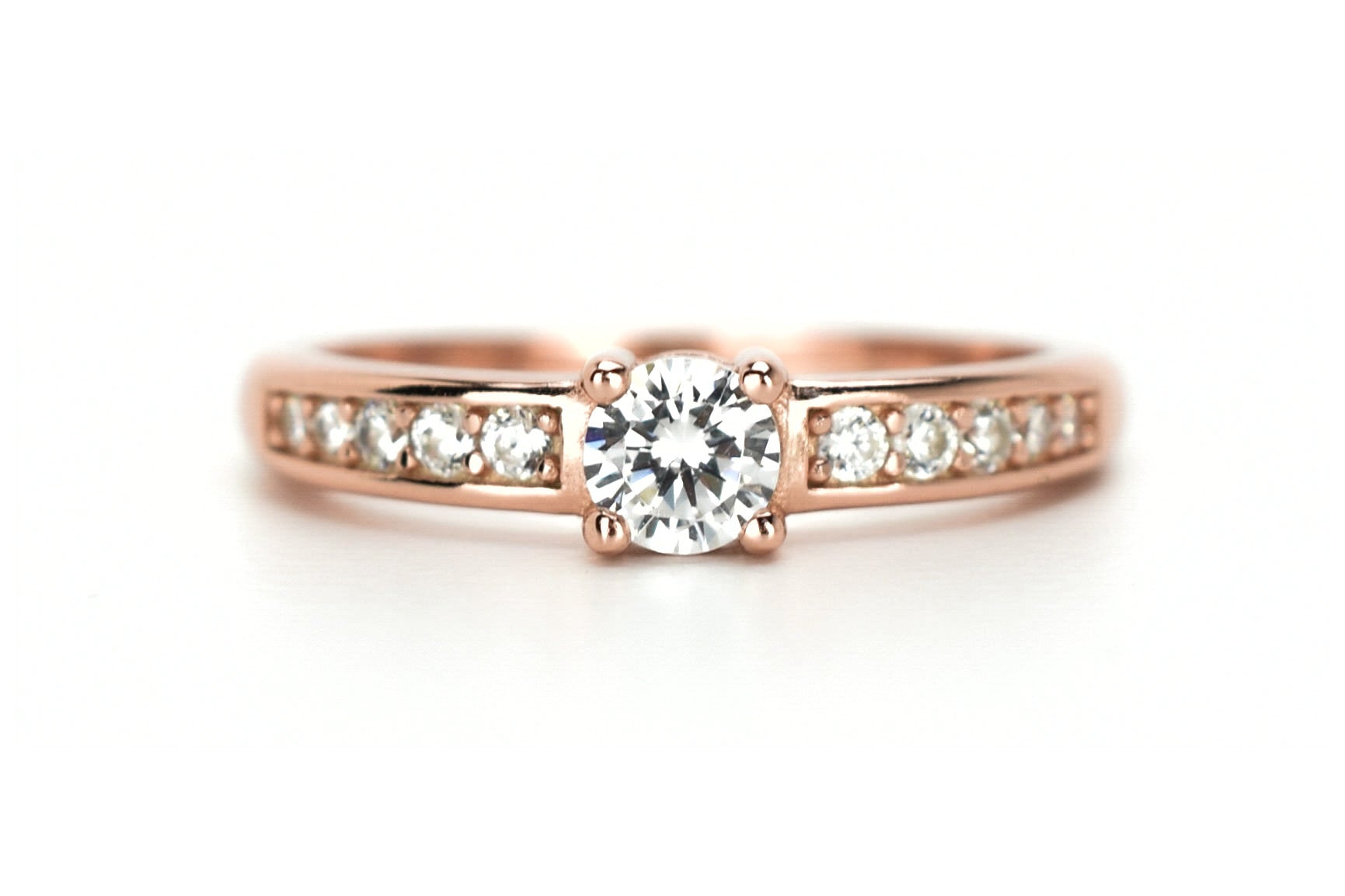 verlovingsring goud, gouden stenen ring, ring met stenen rosegoud, zilveren ring voor dames, zilveren verlovingsring, statement ring goud, solitaire ring zilver, 18k gouden ring met stenen