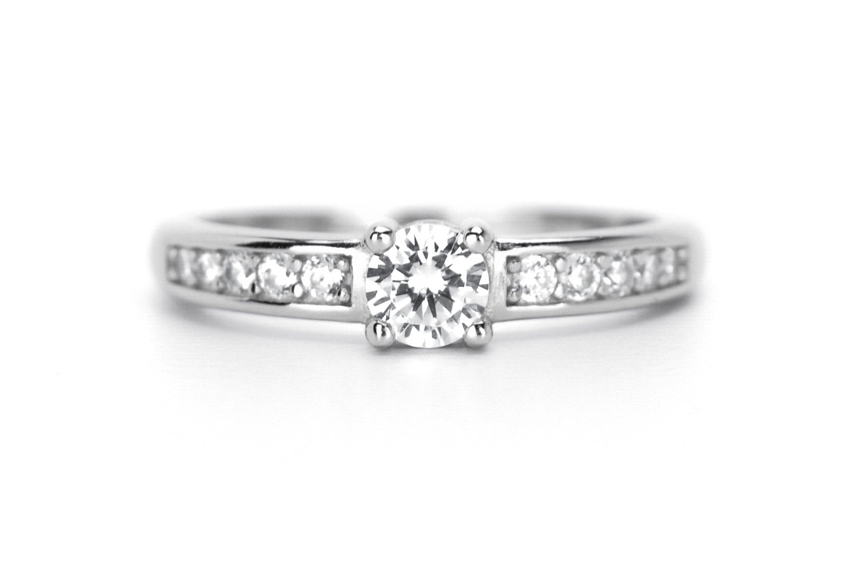 verlovingsring goud, gouden stenen ring, ring met stenen rosegoud, zilveren ring voor dames, zilveren verlovingsring, statement ring goud, solitaire ring zilver, 18k gouden ring met stenen
