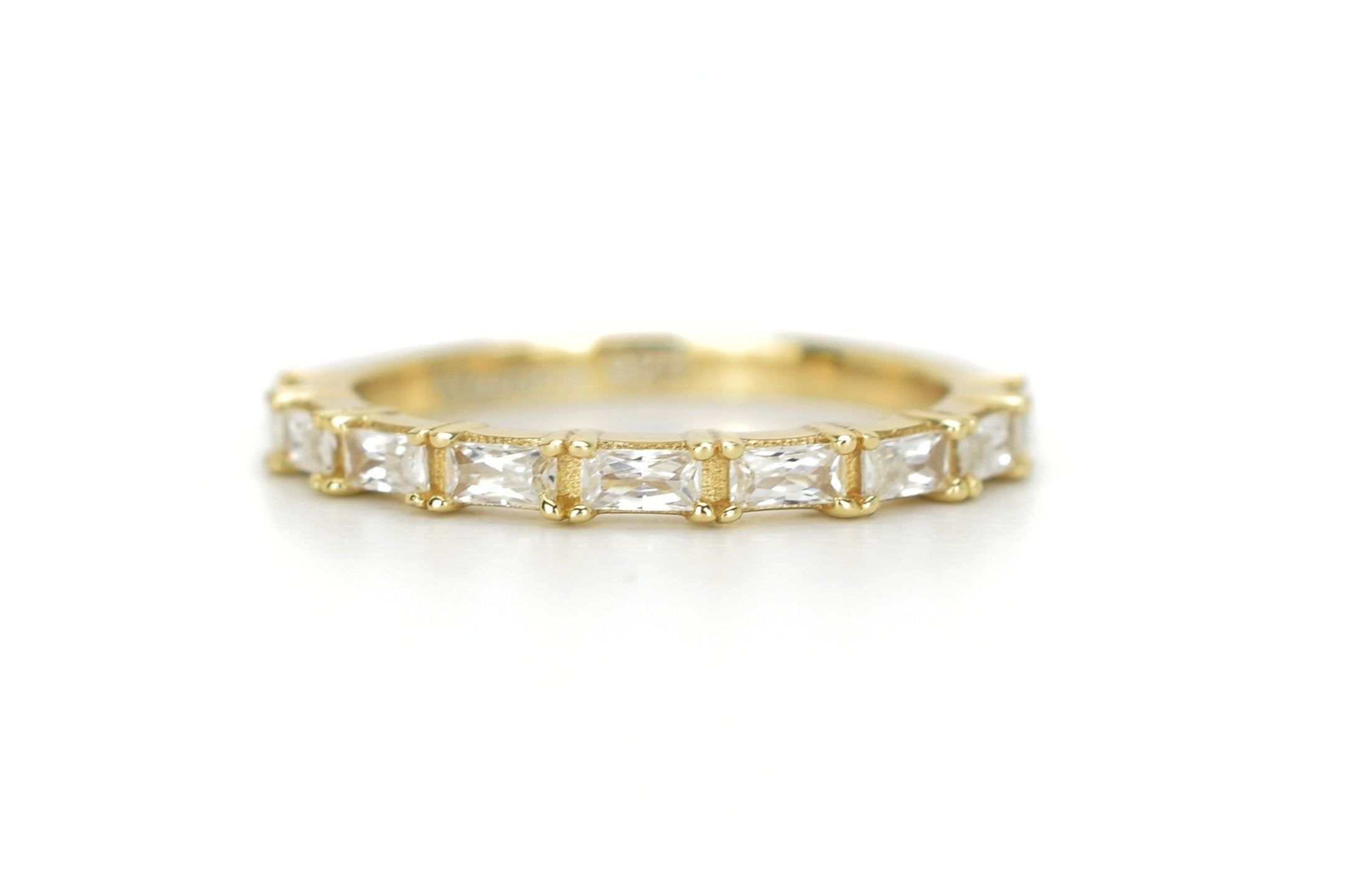 aanschuifring goud, gouden aanschuifring met stenen, verlovingsring zilver, zilveren ring, stapelring zilver, zilveren ring met diamant, vierkante stenen ring, infinity ring met stenen
