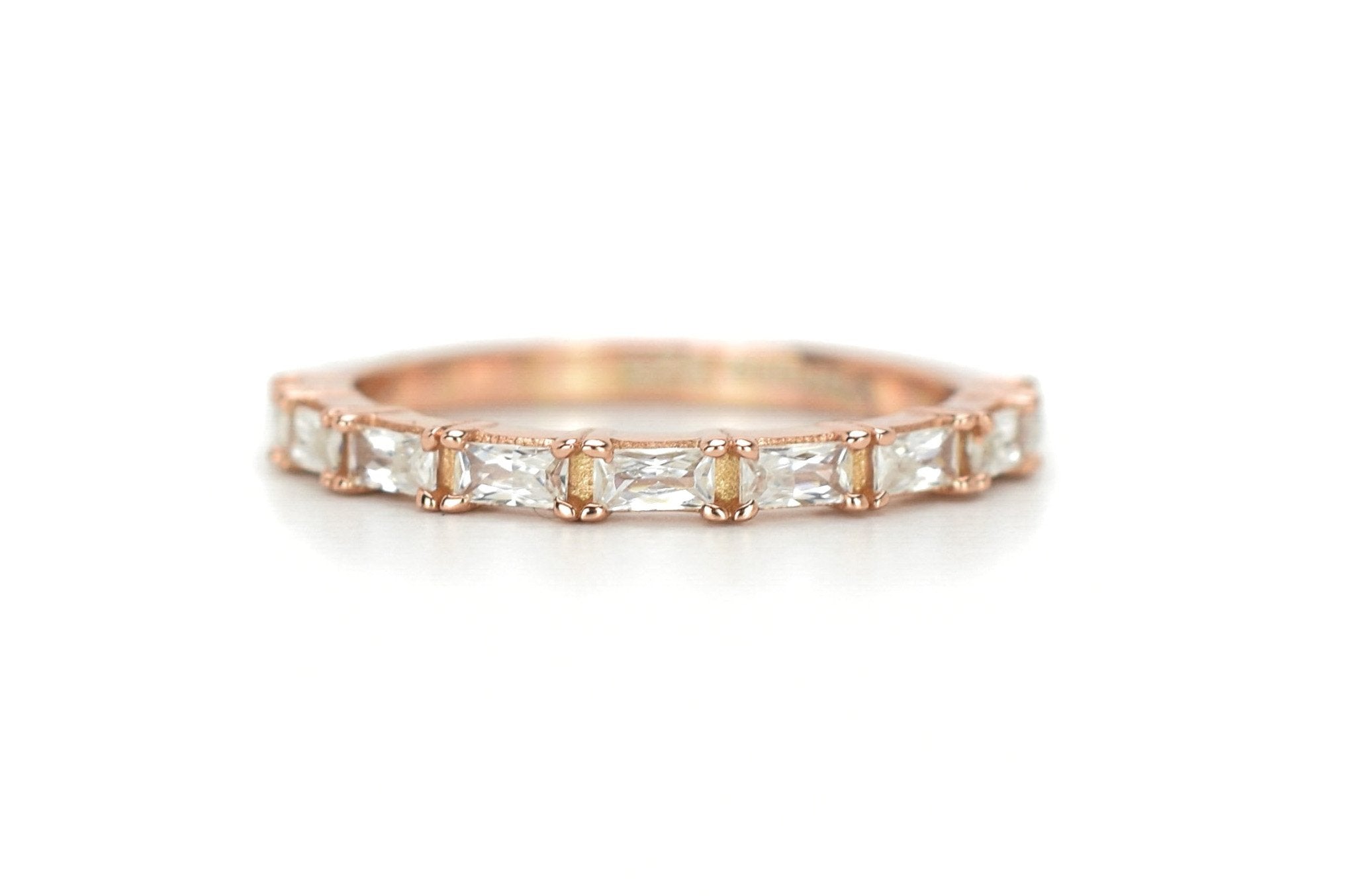 aanschuifring goud, gouden aanschuifring met stenen, verlovingsring zilver, zilveren ring, stapelring zilver, zilveren ring met diamant, vierkante stenen ring, infinity ring met stenen