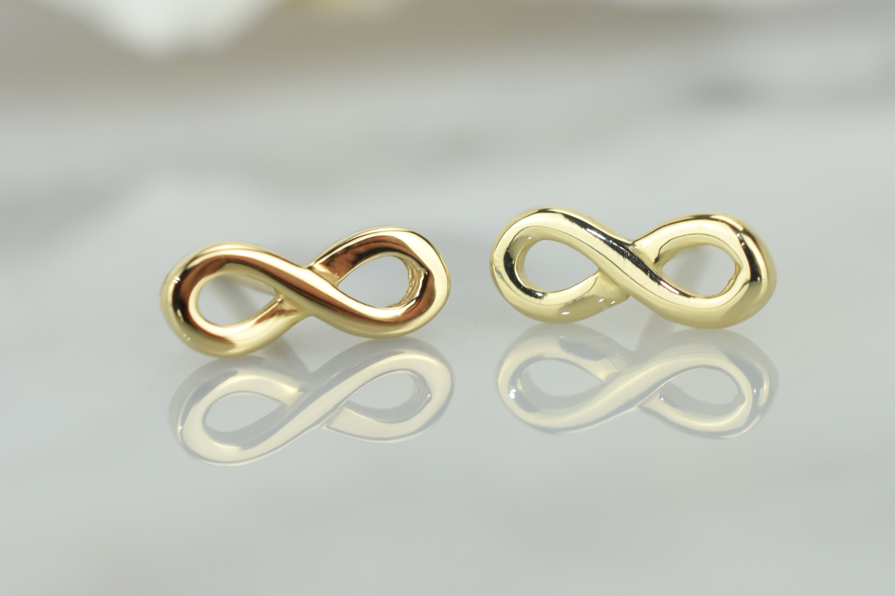 14k oorbellen, oorbellen goud aparte vorm, unieke oorknoppen 14 karaat goud, dames oorbellen goud, sierlijke oorbellen goud, dames oorknoppen 14 karaat