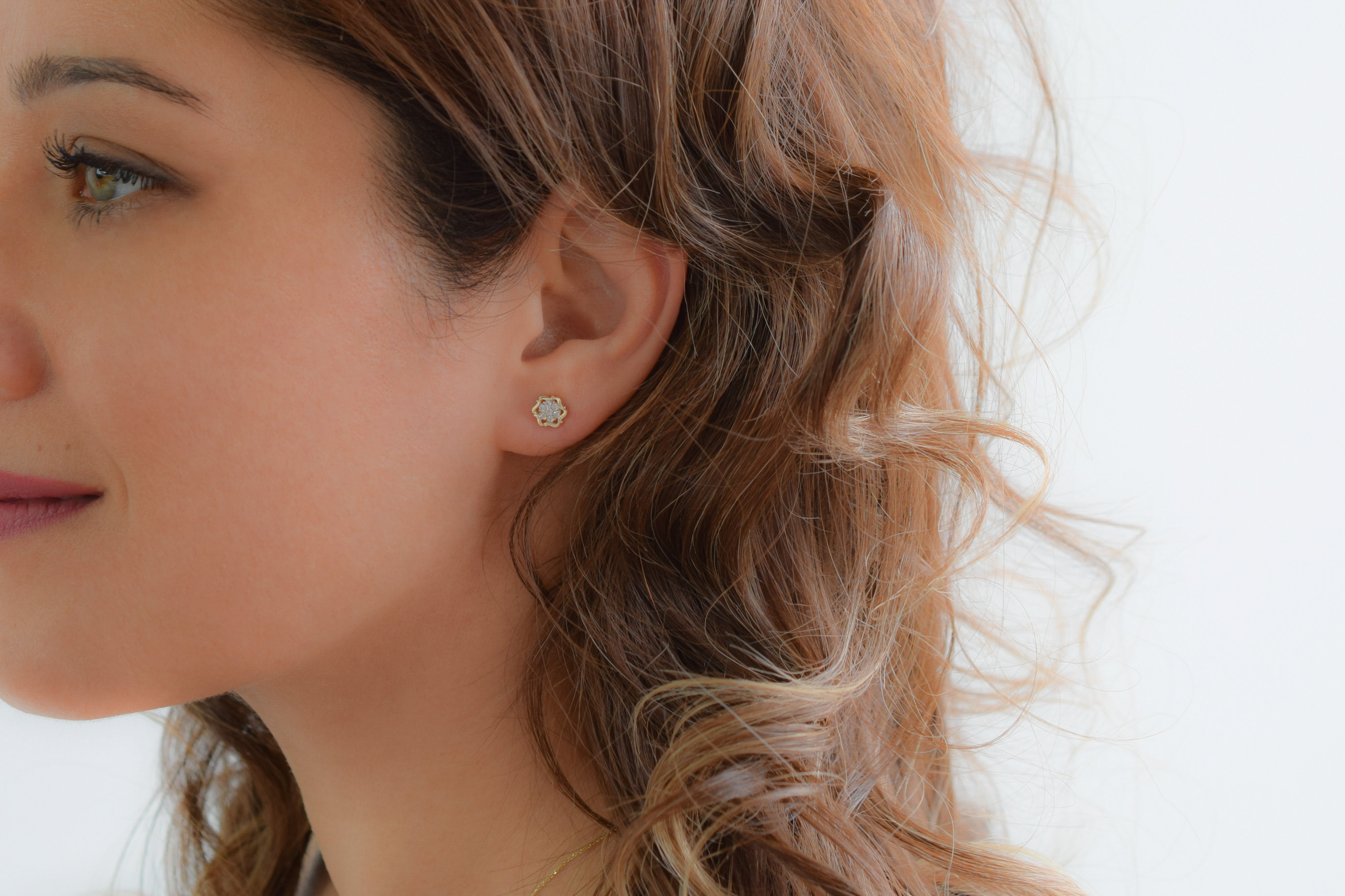 gouden oorknoppen met stenen, 14k oorbellen met stenen, bloemen oorknoppen, 14 karaat bloemvormige oorbellen 