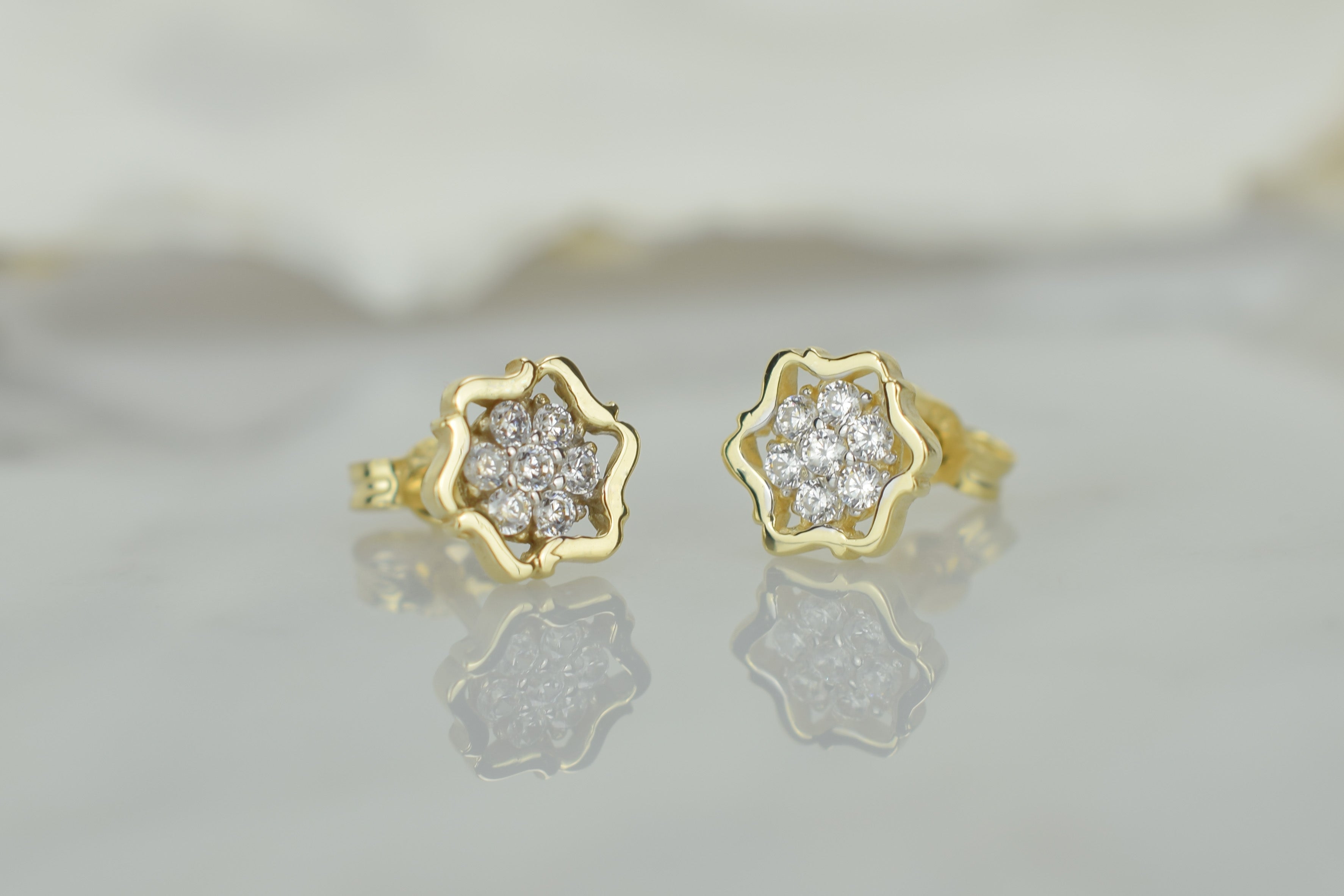 gouden oorknoppen met stenen, 14k oorbellen met stenen, bloemen oorknoppen, 14 karaat bloemvormige oorbellen 