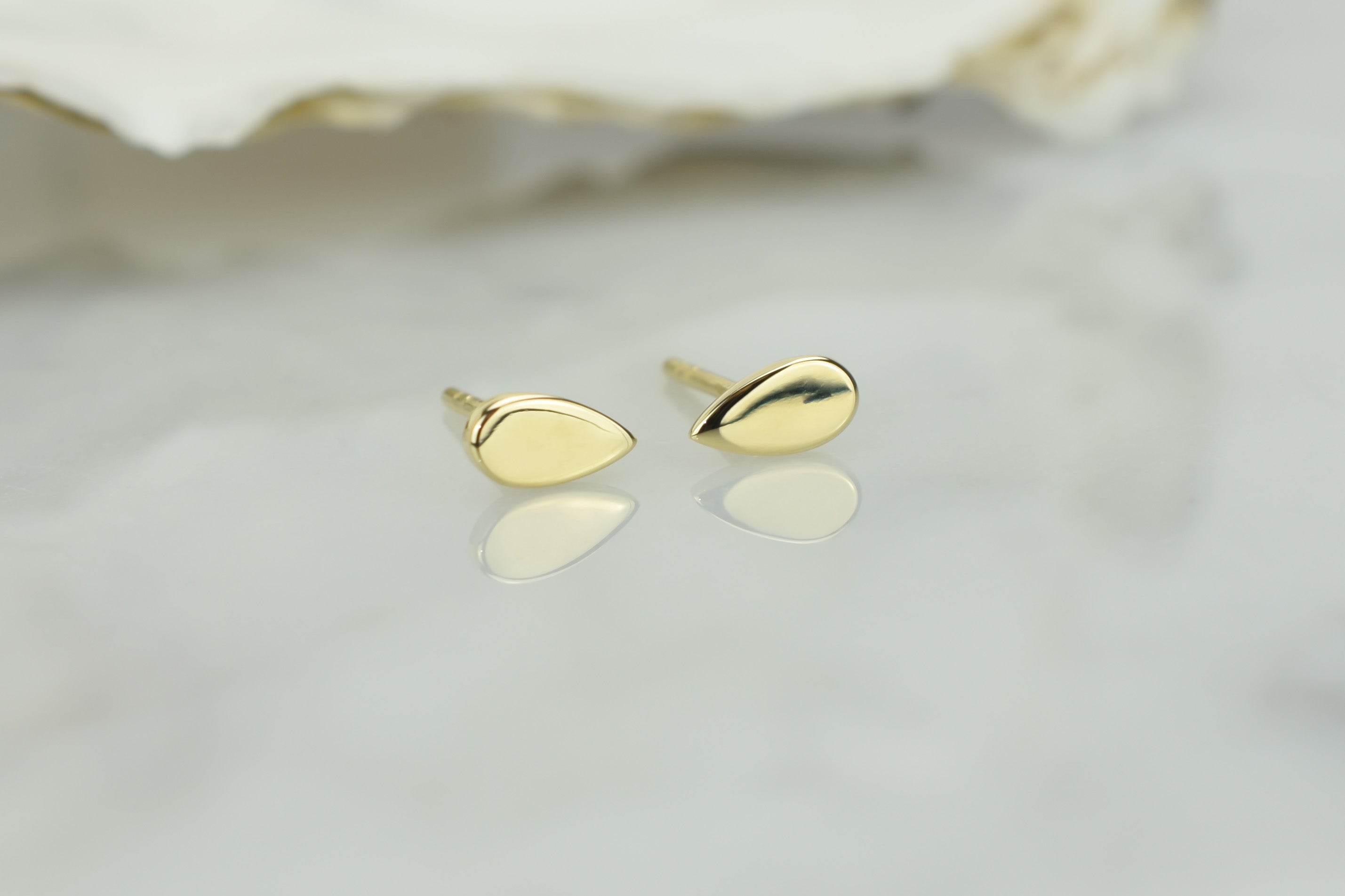 14 karaat goud oorknoppen, oorknoppen 14k druppelvormige, kleine oorbellen voor dames, traanvormige oorbellen