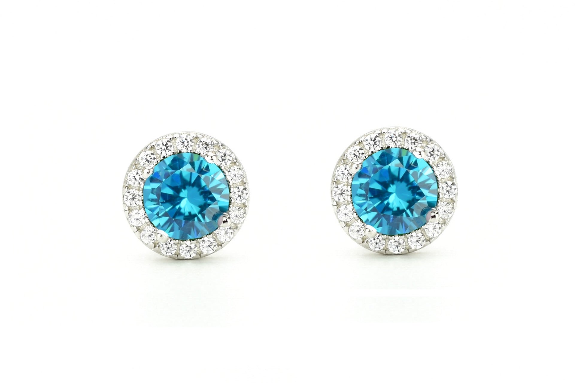 Aquamarijn soorbellen, oorbellen aquamarijn goud, zilveren aquamarijn oorbellen, blauwe oorbellen, ronde oorsieraden, aquamarijn sieraden, birthstone oorbellen, geboortesteen oorbellen maart, natturstenen aquamarijn, halo oorbellen, aquamarijn rosegoud oorbellen