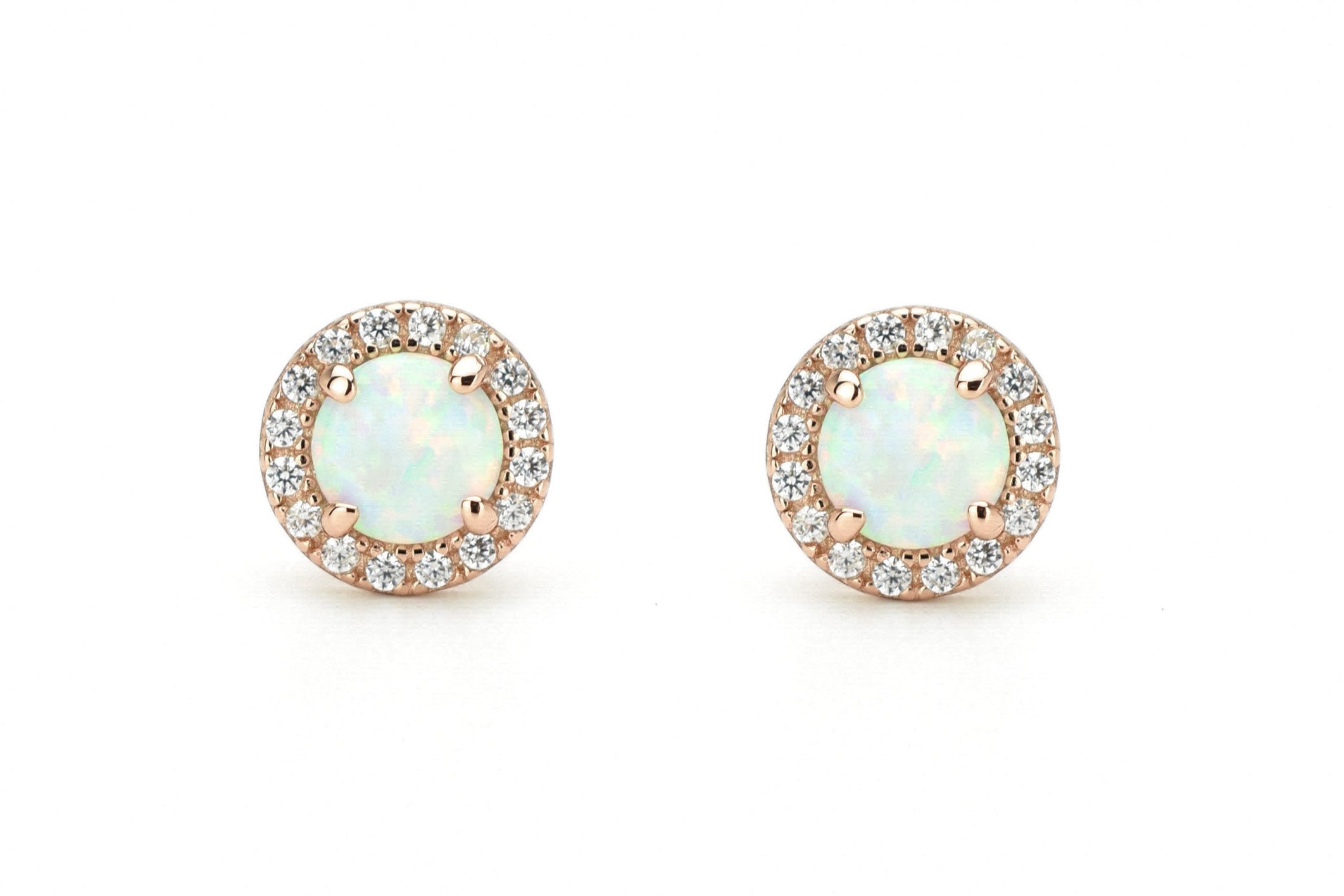 Opaal oorbellen gouden opaal oorbellen, opaal zilveren oorbellen, rosegouden opaal oorbellen, ronde opaal oorbellen, witte stenen oorbellen, birthstone opal, geboortesteen oorbellen, sieraden opaal, oktober sieraden, opaal ronde oorknoppen