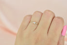 14k solitaire ring, petite gold ring, 14 karaat 2mm ring, solitaire 2mm ring, gouden stapel ring, dames ring goud, verlovingsring goud, 14k ring met steen