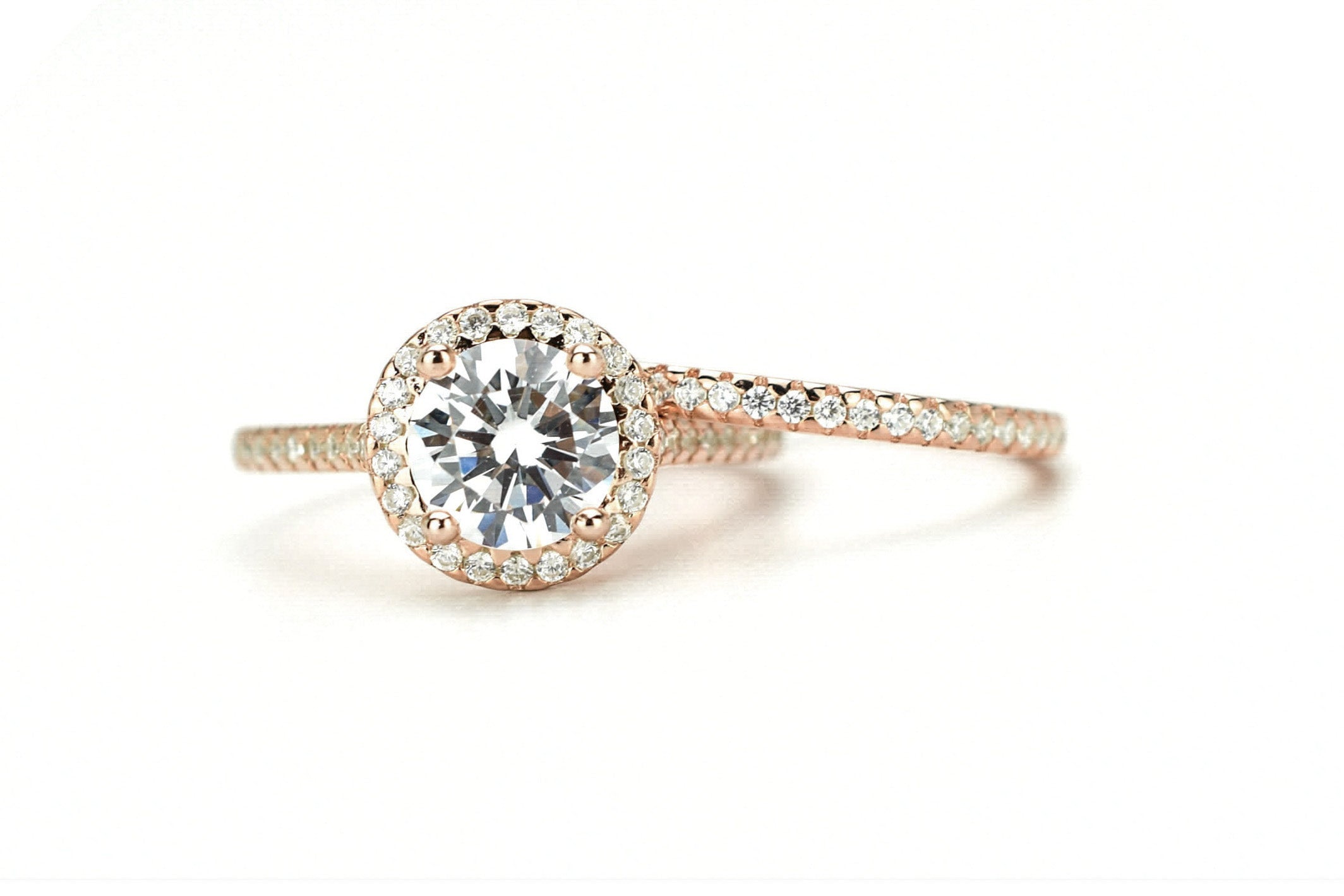 verlovingsring goud, gouden verlovingsring, zilveren verlovingsring, rosegouden verlovingsring, ring met stenen, solitaire zilveren ring met solitaire steen, vierkante ring, zilveren vierkante ring, gouden vierkante ring, ringenset goud, zilveren ringenset solitaire, Ringset