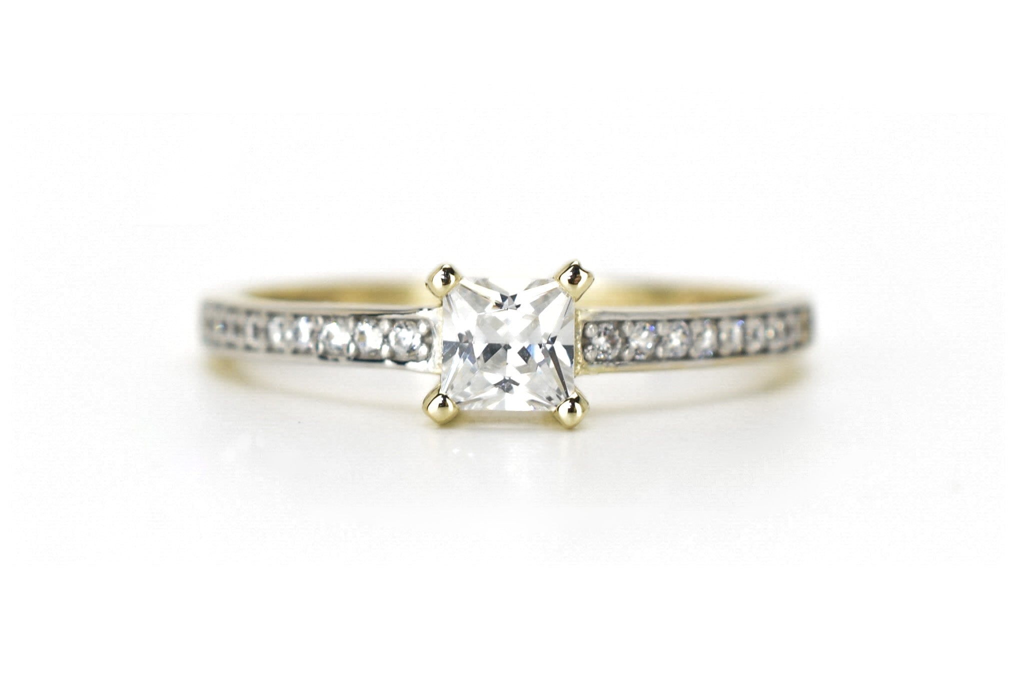 Vierkante ring met stenen, swarovski ring, 14k gouden ring, gouden ring met stenen, vierkante gouden ring, geelgouden ring voor dames, verlvongs ring met vierkante steen, gouden verlovingsring, cadeau voor jezelf, cadeau voor haar, gouden sieraden, trouw ring goud