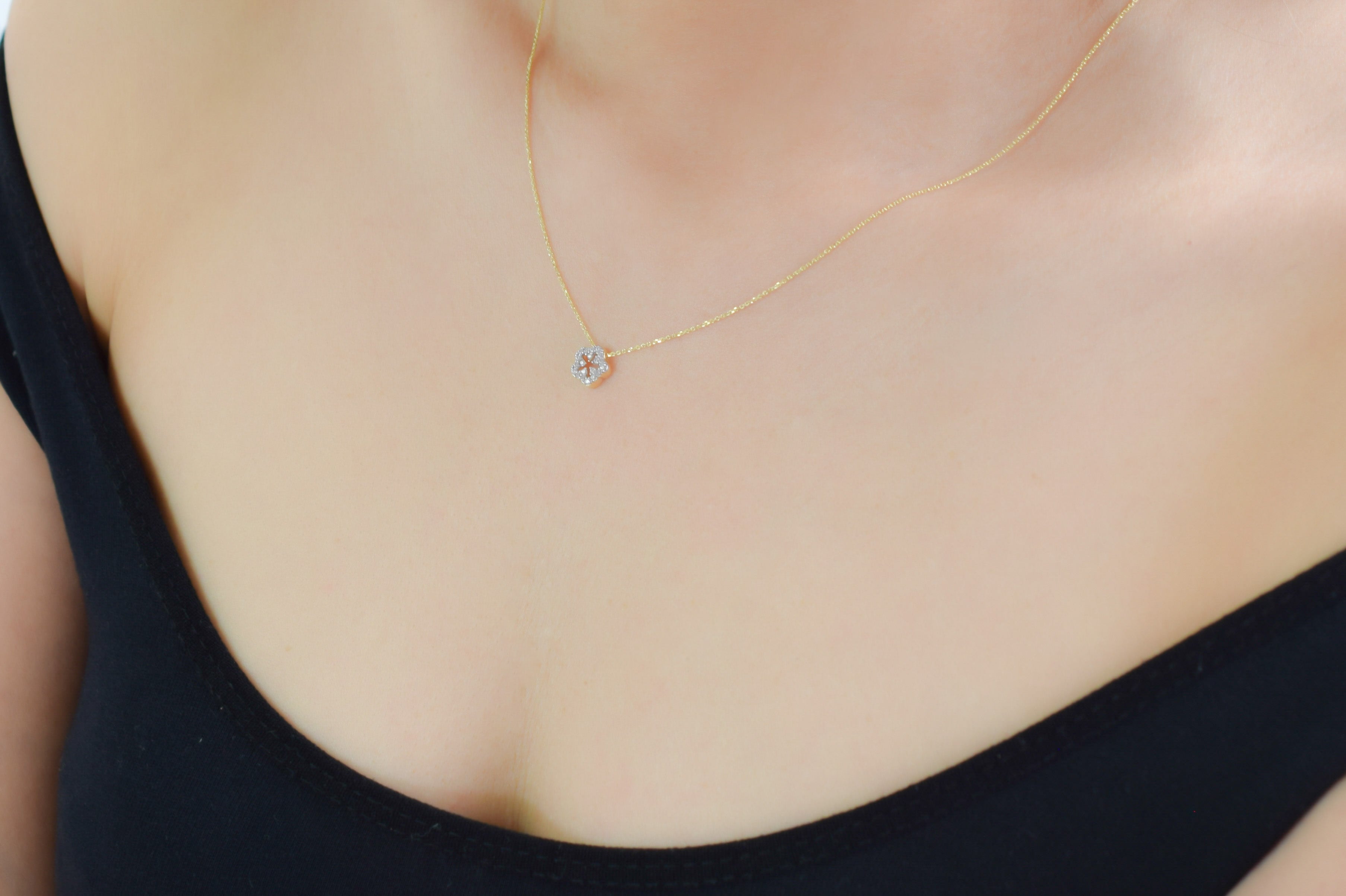 bloem ketting, ketting 14 karaat, gouden bloem ketting, ketting open bloem, dames ketting, gouden ketting met bloem hanger