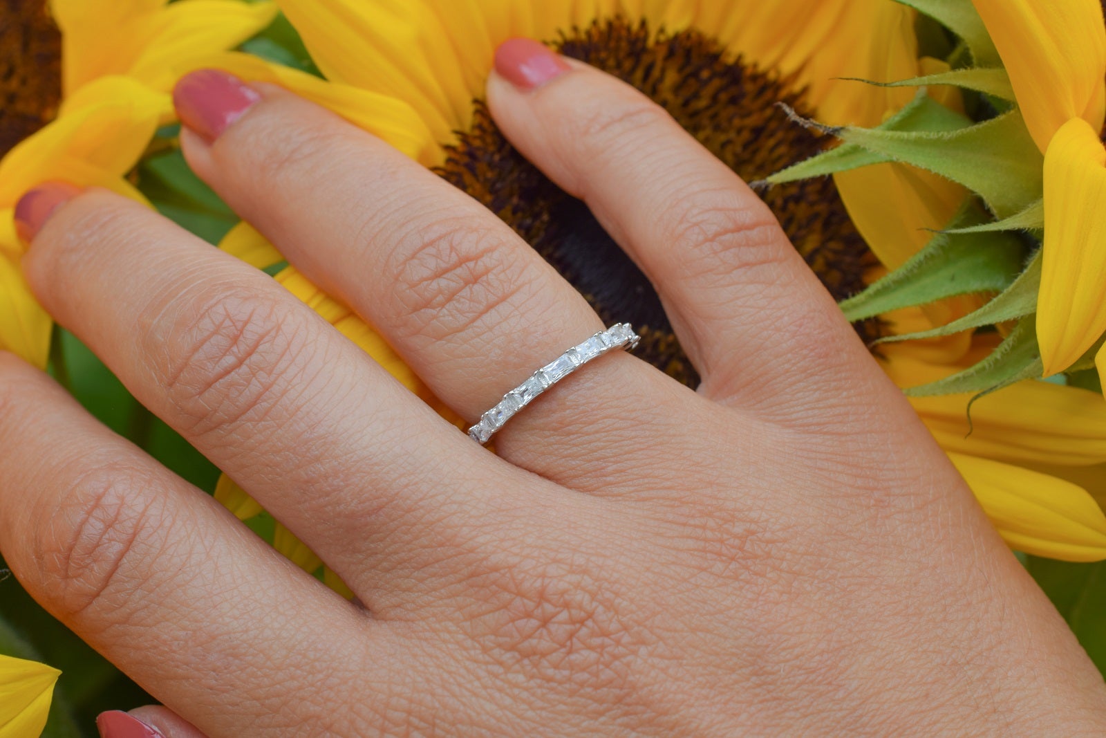 aanschuifring goud, gouden aanschuifring met stenen, verlovingsring zilver, zilveren ring, stapelring zilver, zilveren ring met diamant, vierkante stenen ring, infinity ring met stenen